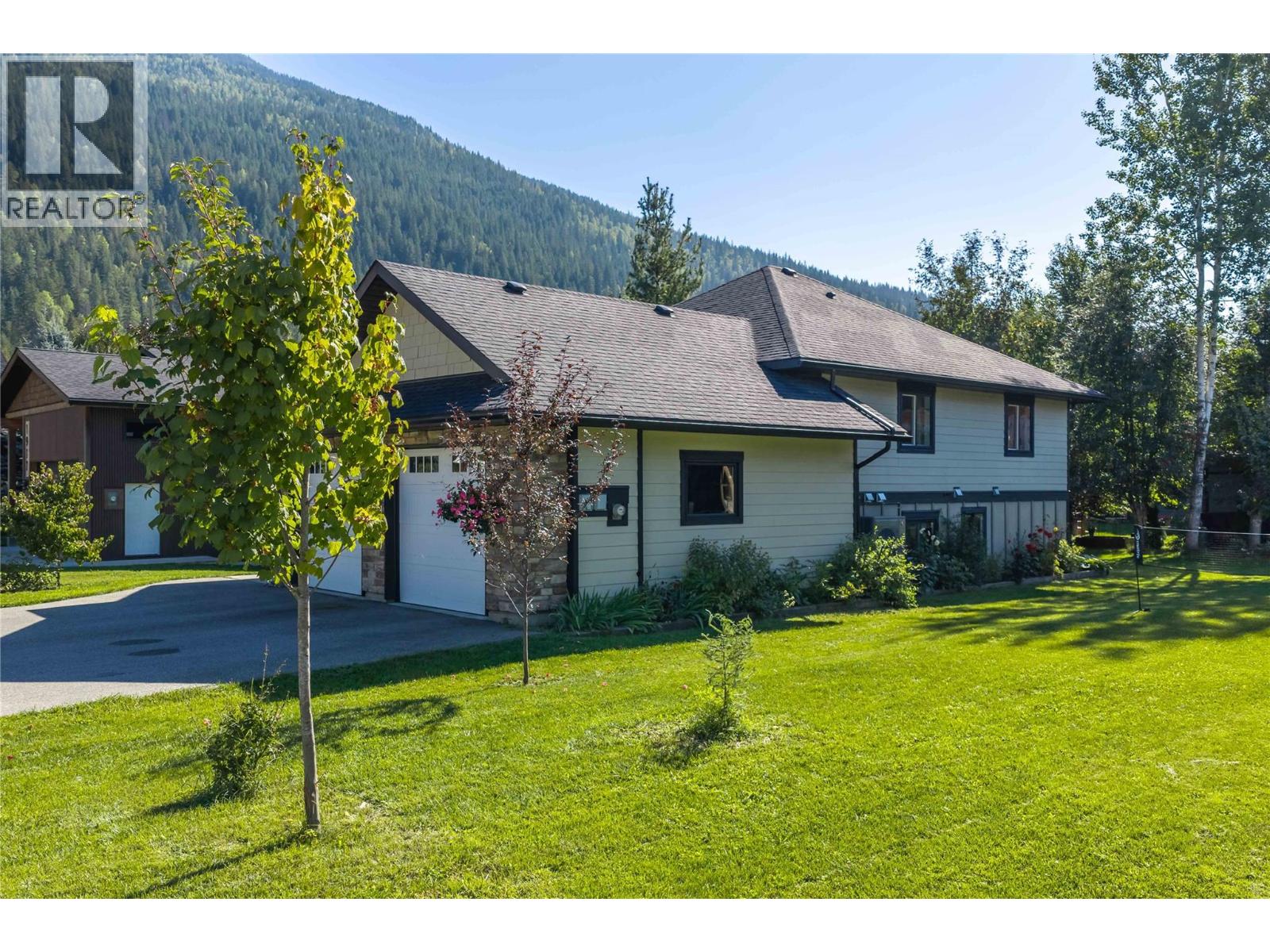1915 Aspen Crescent, Revelstoke, British Columbia  V0E 2S3 - Photo 71 - 10401419