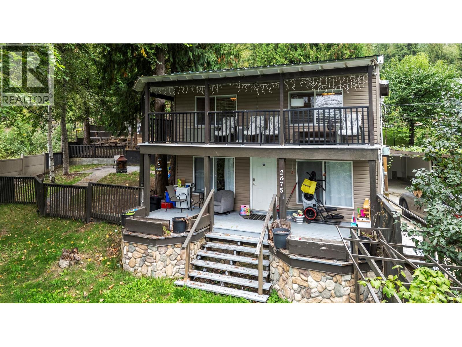 2675 Fraser Road, Anglemont, British Columbia  V0E 1M8 - Photo 1 - 10401647