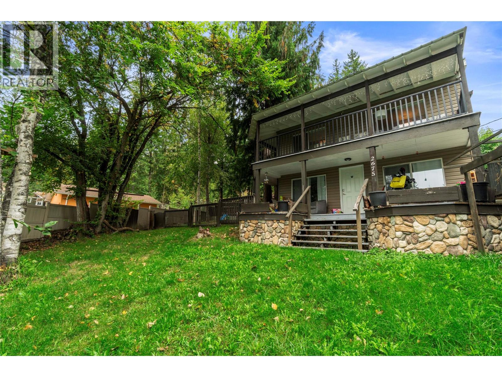 2675 Fraser Road, Anglemont, British Columbia  V0E 1M8 - Photo 23 - 10401647