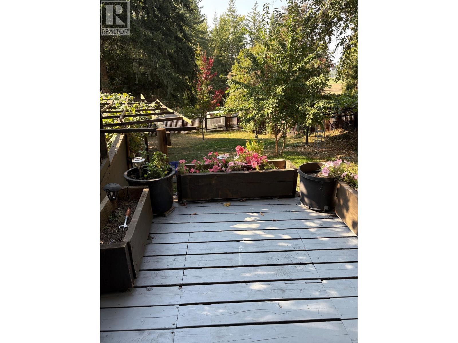 2675 Fraser Road, Anglemont, British Columbia  V0E 1M8 - Photo 42 - 10401647