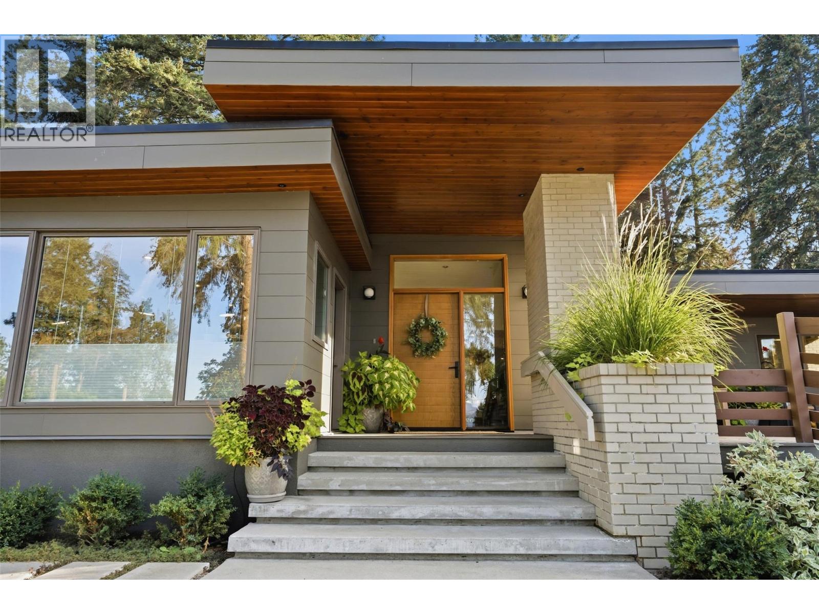 5147 Lakeshore Road, Kelowna, British Columbia  V1W 4J1 - Photo 3 - 10401481