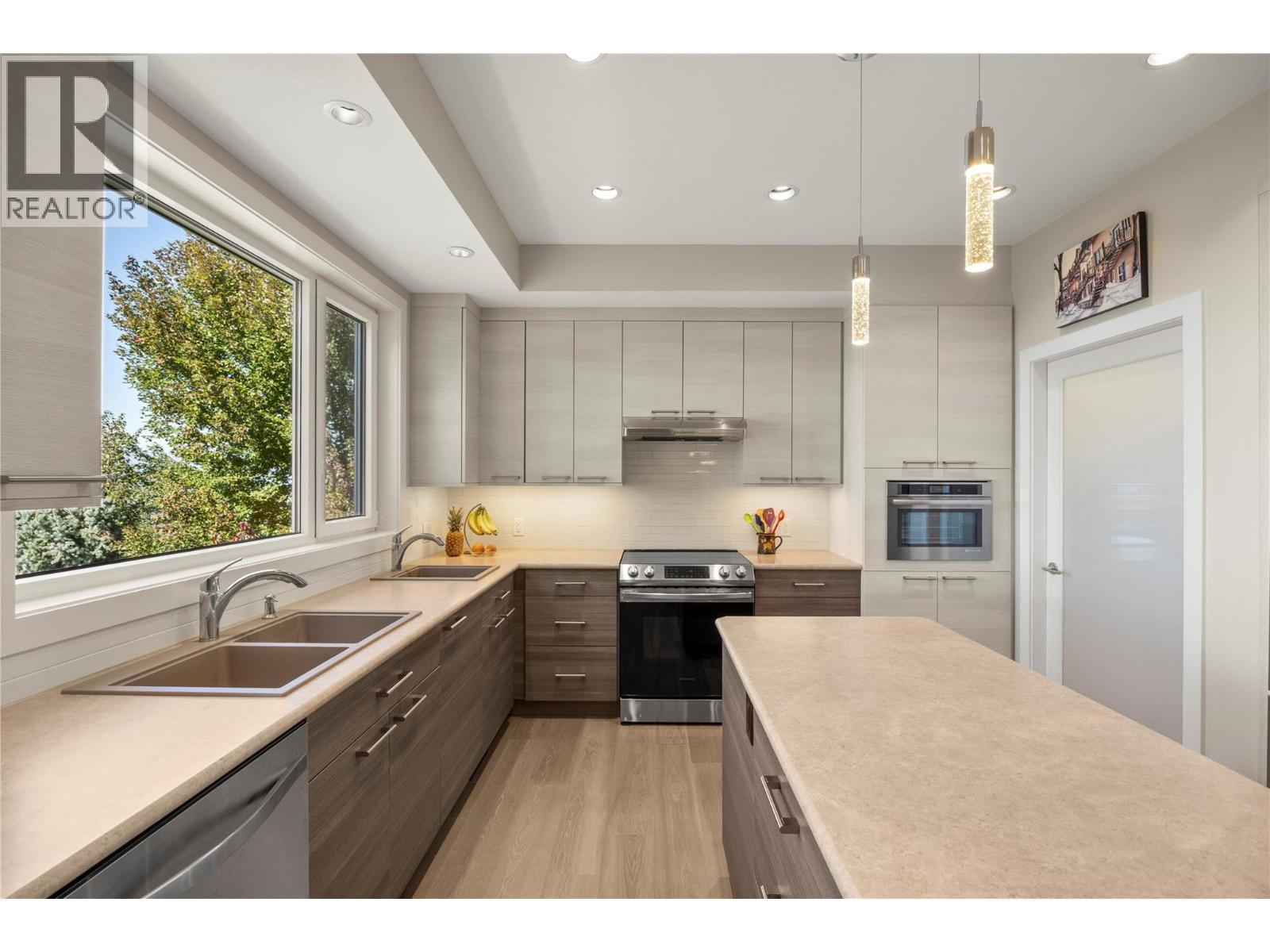 2442 Bella Vista Street, Kelowna, British Columbia  V1P 1S1 - Photo 11 - 10401429