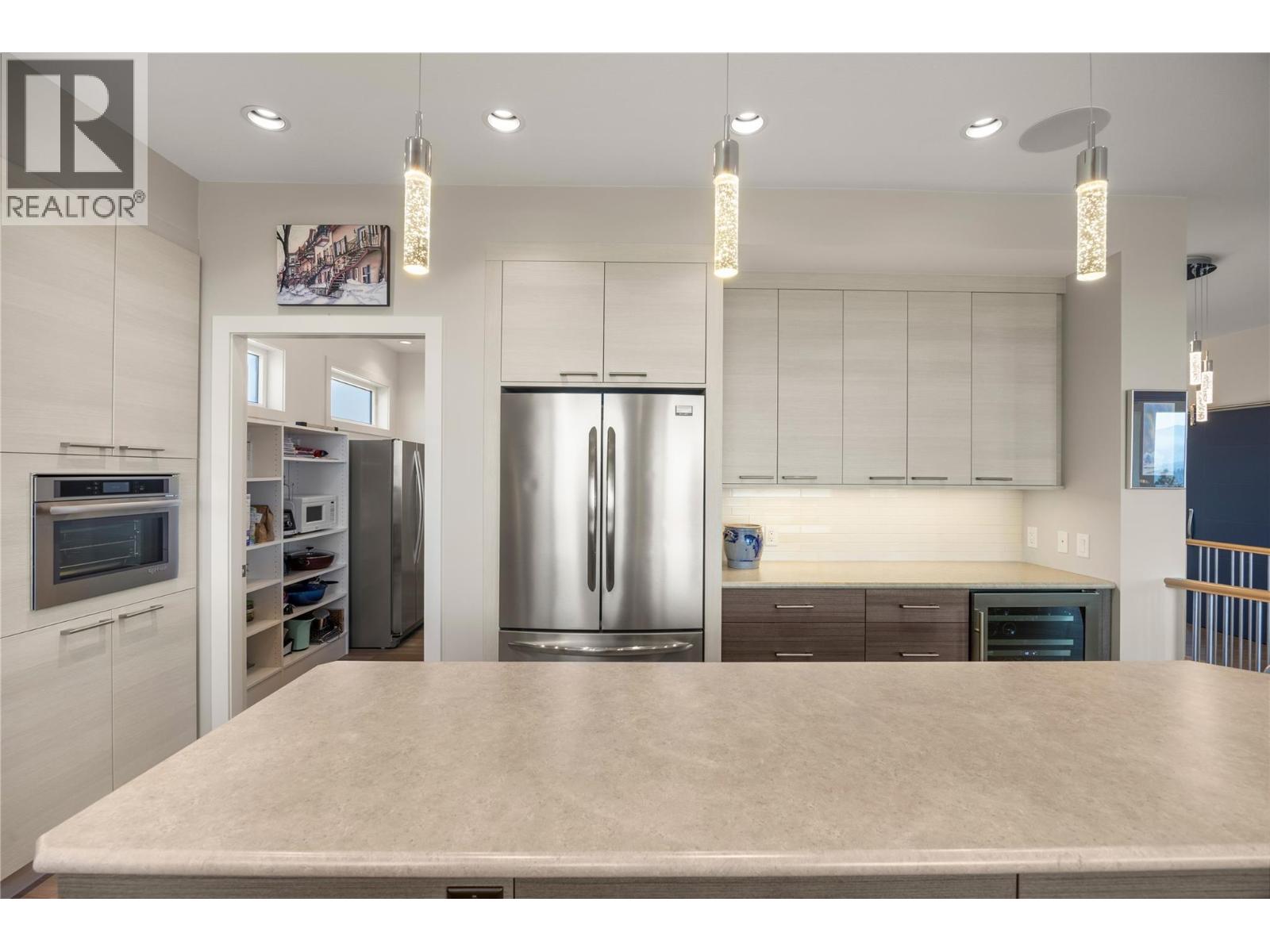 2442 Bella Vista Street, Kelowna, British Columbia  V1P 1S1 - Photo 12 - 10401429