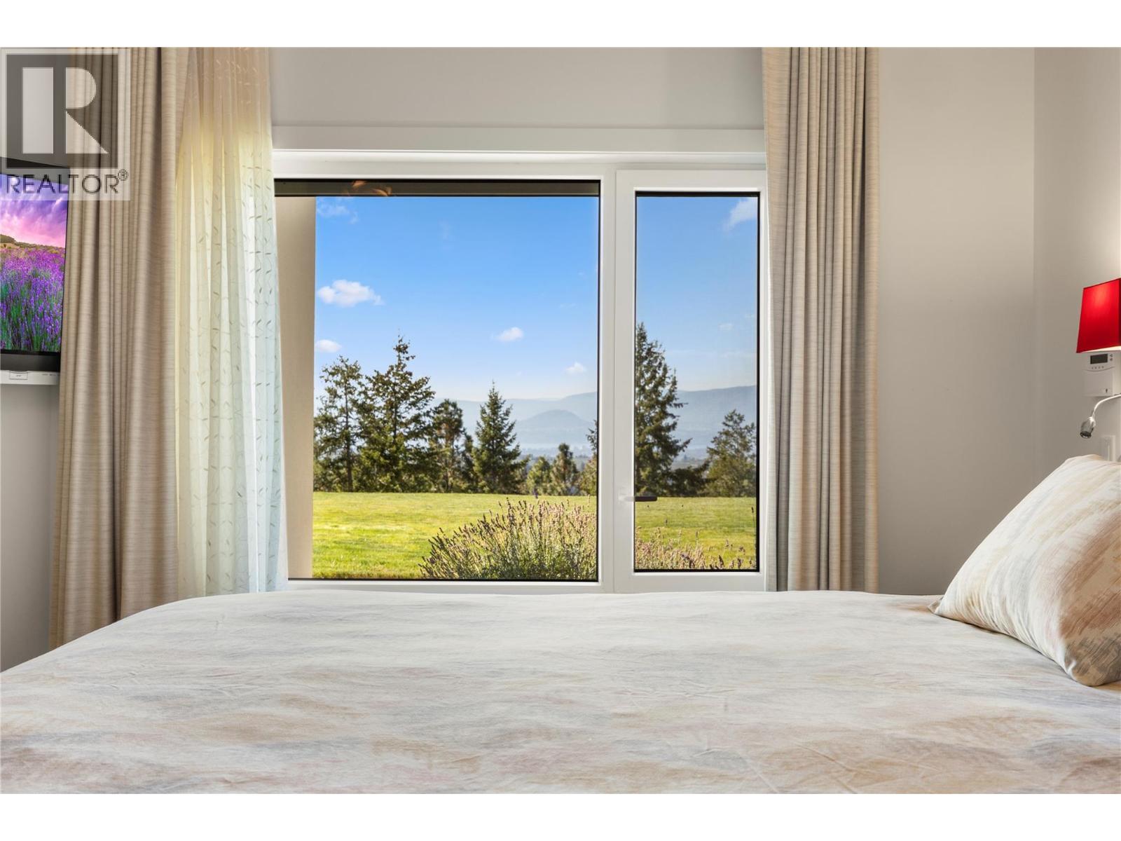 2442 Bella Vista Street, Kelowna, British Columbia  V1P 1S1 - Photo 36 - 10401429