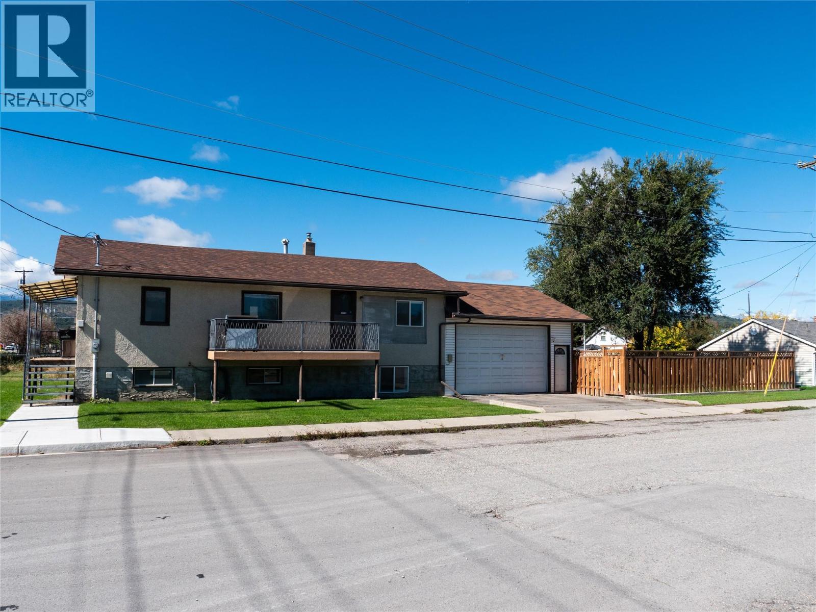 1510 4th Street N, Cranbrook, British Columbia  V1C 3L5 - Photo 1 - 10401477