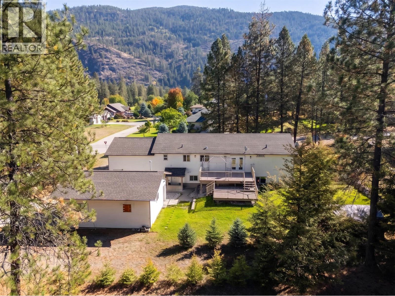 1261 Main Street, Christina Lake, British Columbia  V0H 1E0 - Photo 1 - 10401673