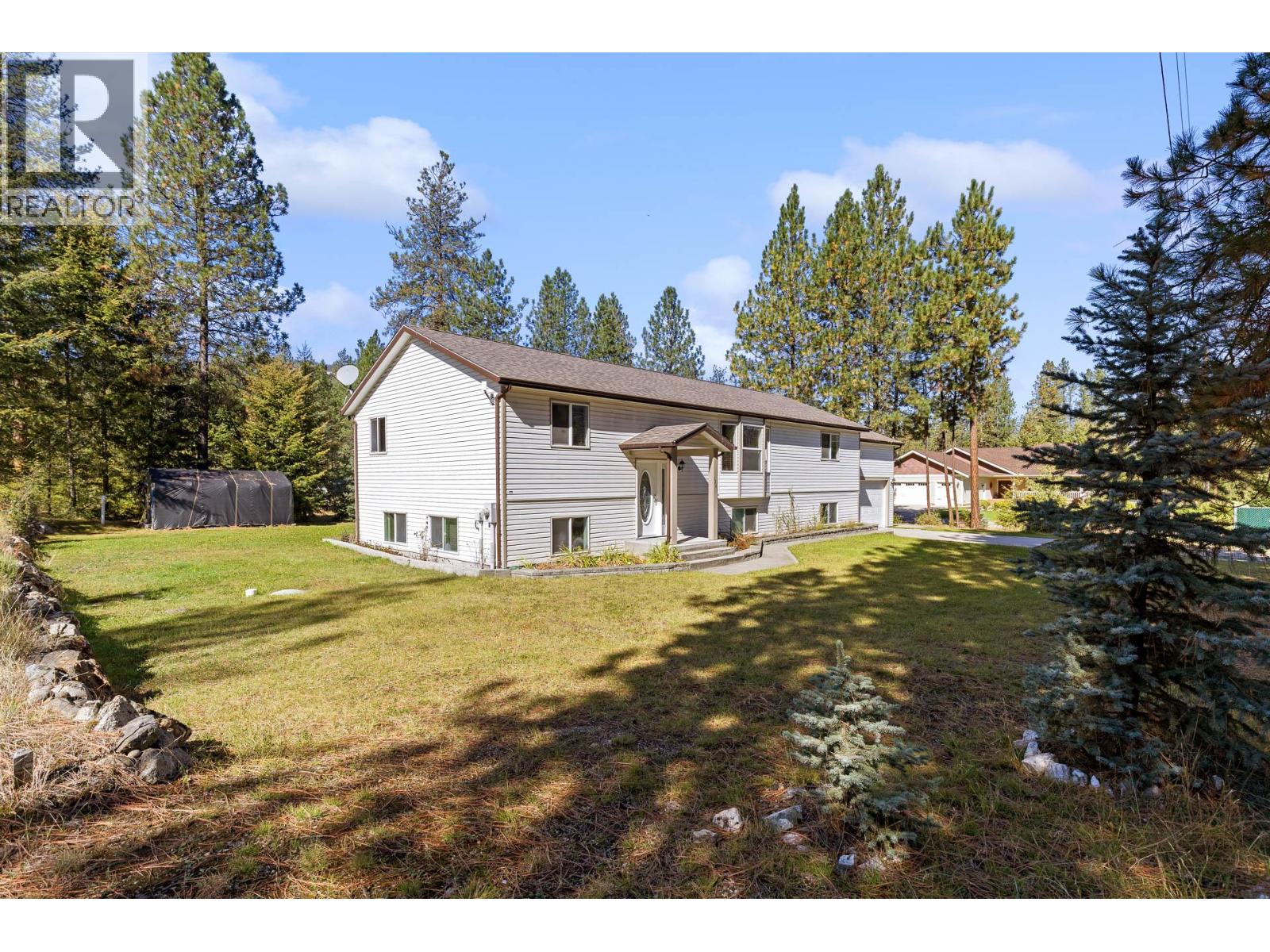 1261 Main Street, Christina Lake, British Columbia  V0H 1E0 - Photo 2 - 10401673