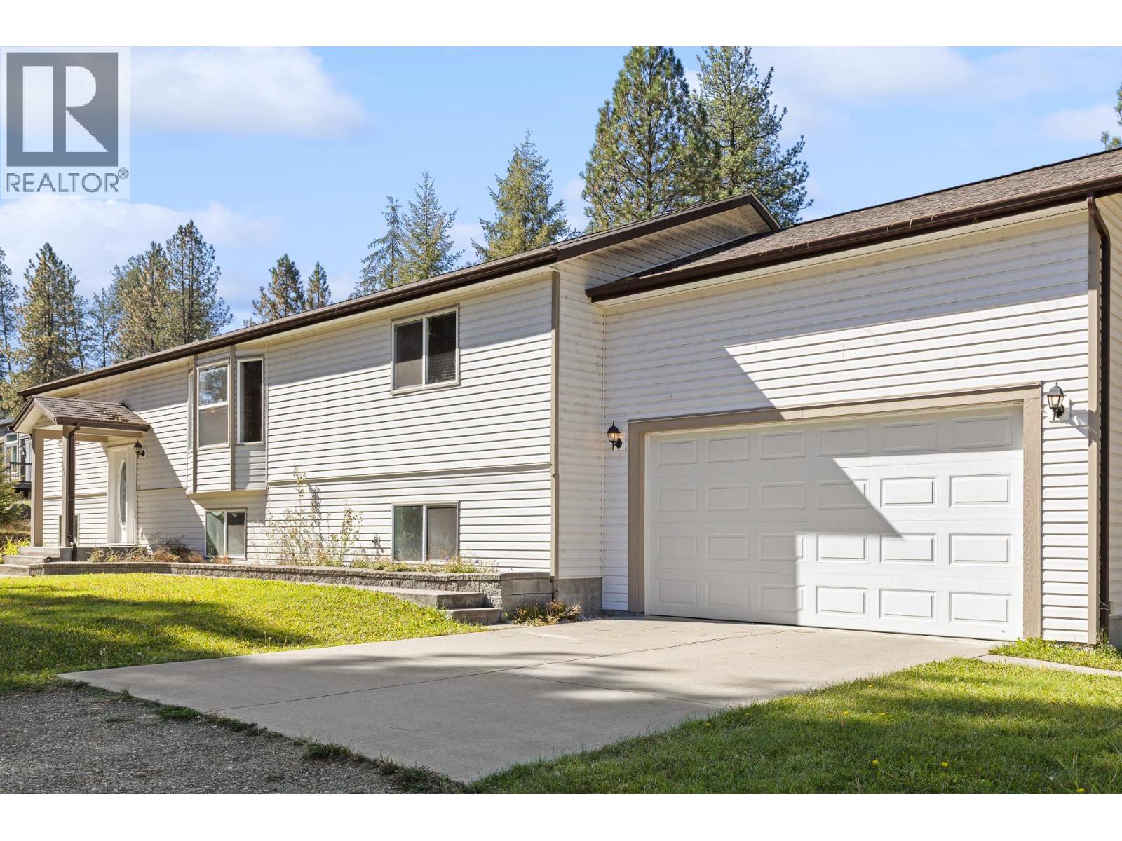 1261 Main Street, Christina Lake, British Columbia  V0H 1E0 - Photo 35 - 10401673