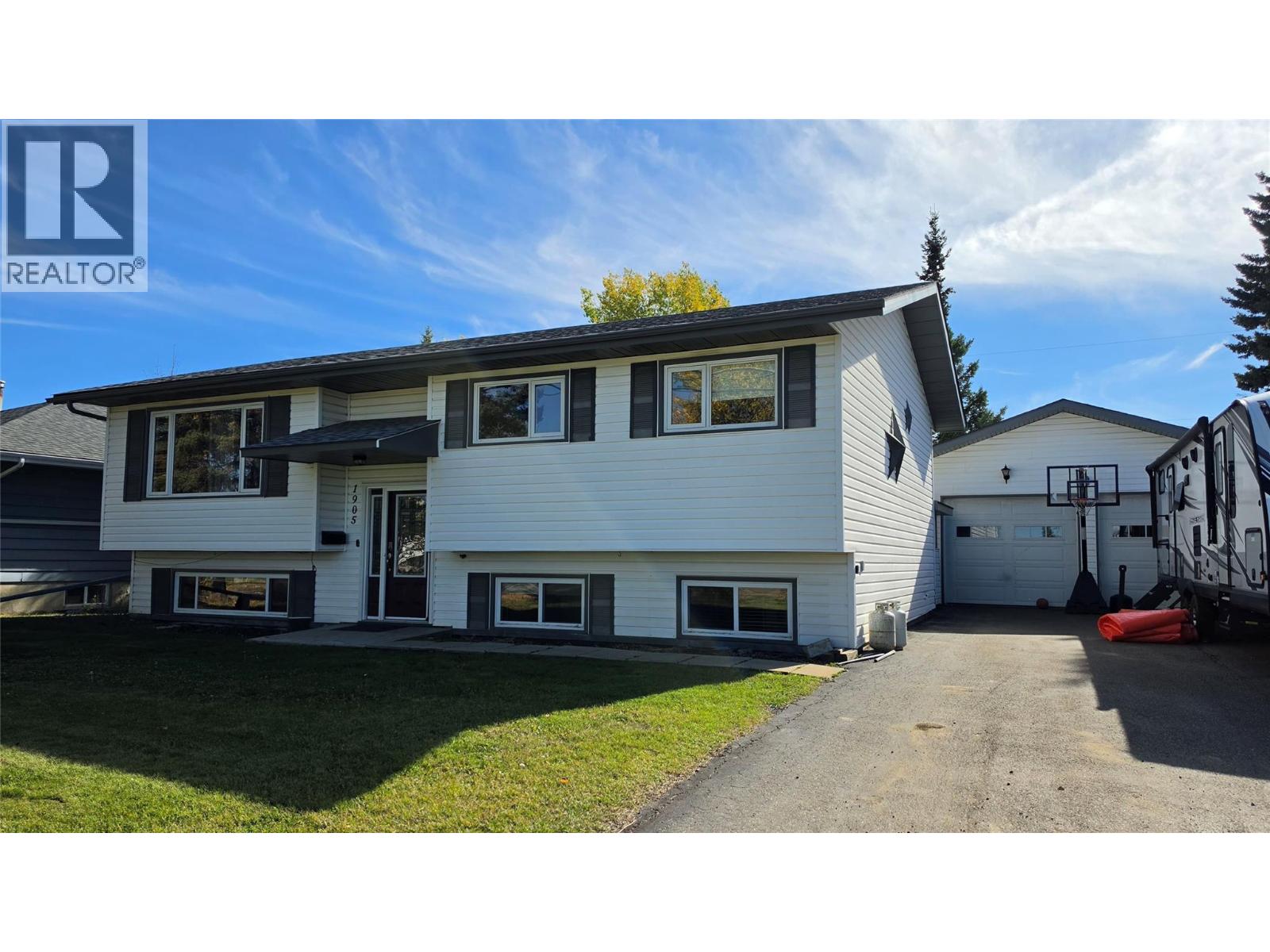 1905 108 Avenue, Dawson Creek, British Columbia  V1G 2V1 - Photo 2 - 10401671