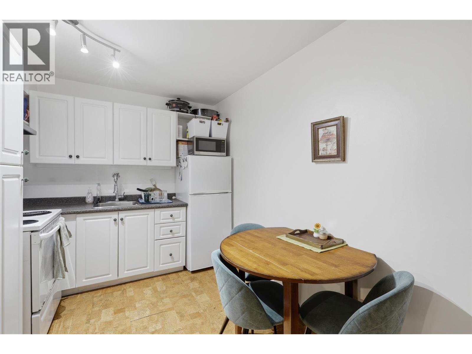 450 Azure Place, Kamloops, British Columbia  V2E 2R2 - Photo 29 - 10401509