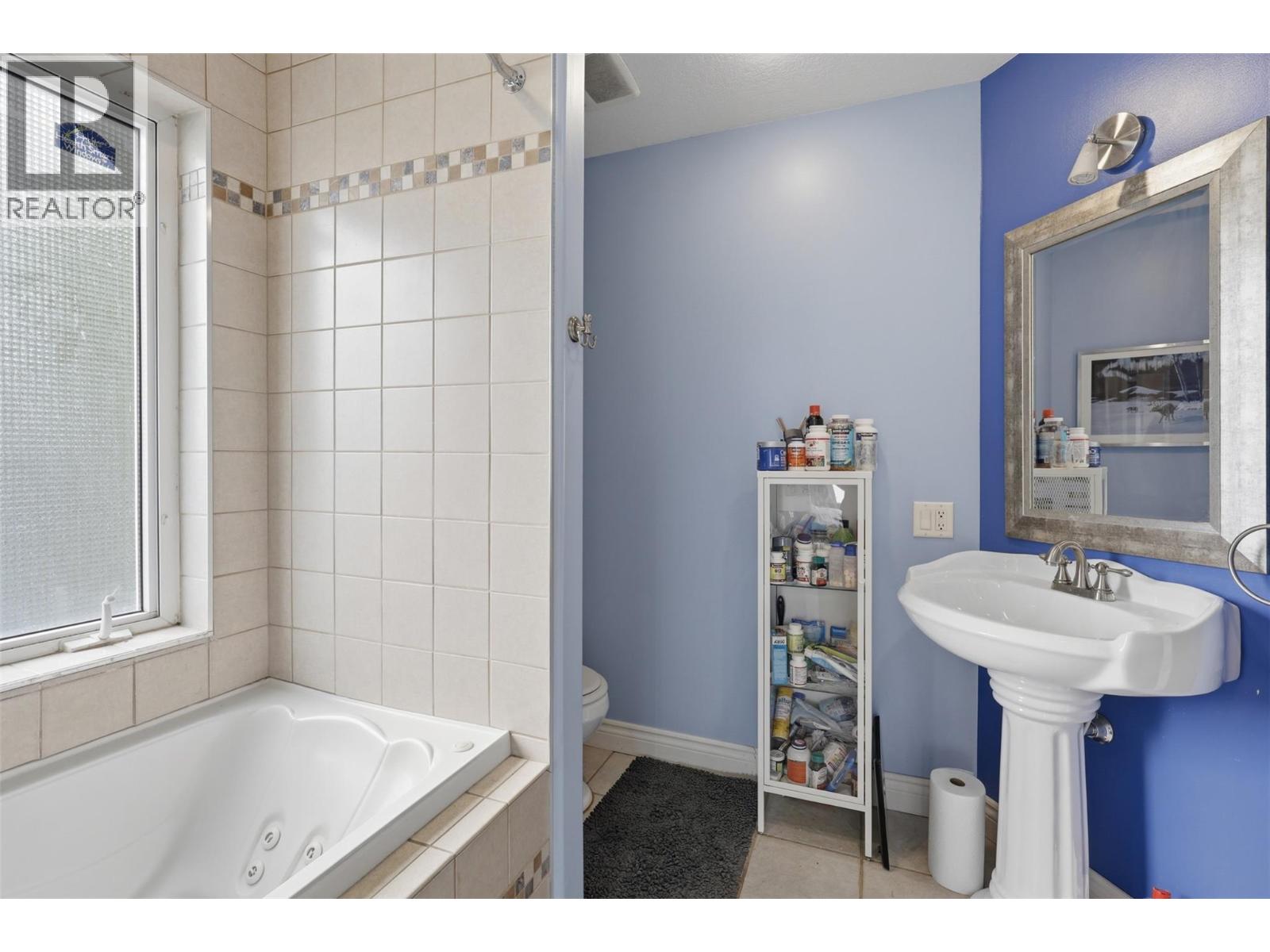 450 Azure Place, Kamloops, British Columbia  V2E 2R2 - Photo 30 - 10401509
