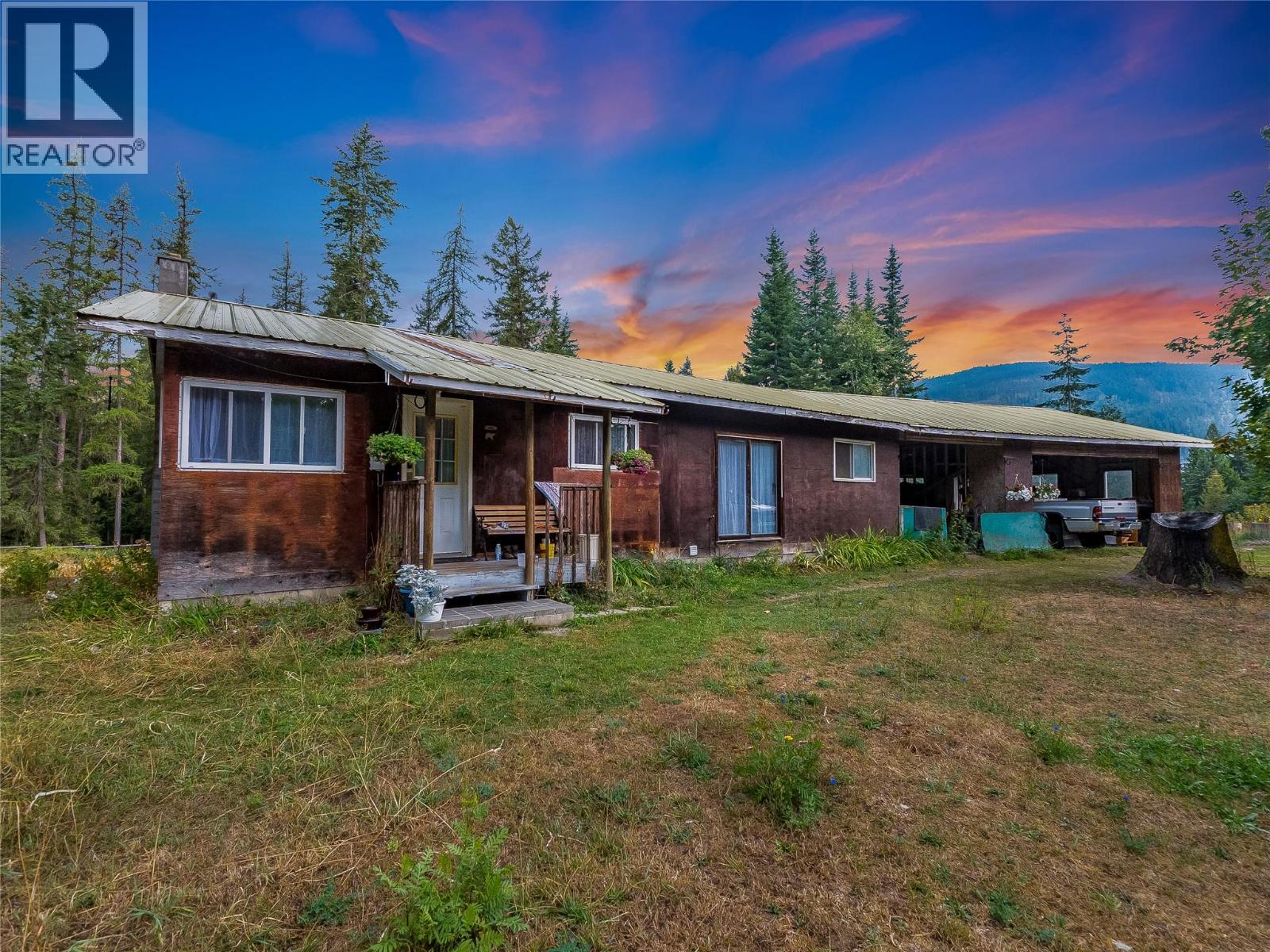 4604 Blewett Road, Nelson, British Columbia  V1L 6X4 - Photo 1 - 10398172