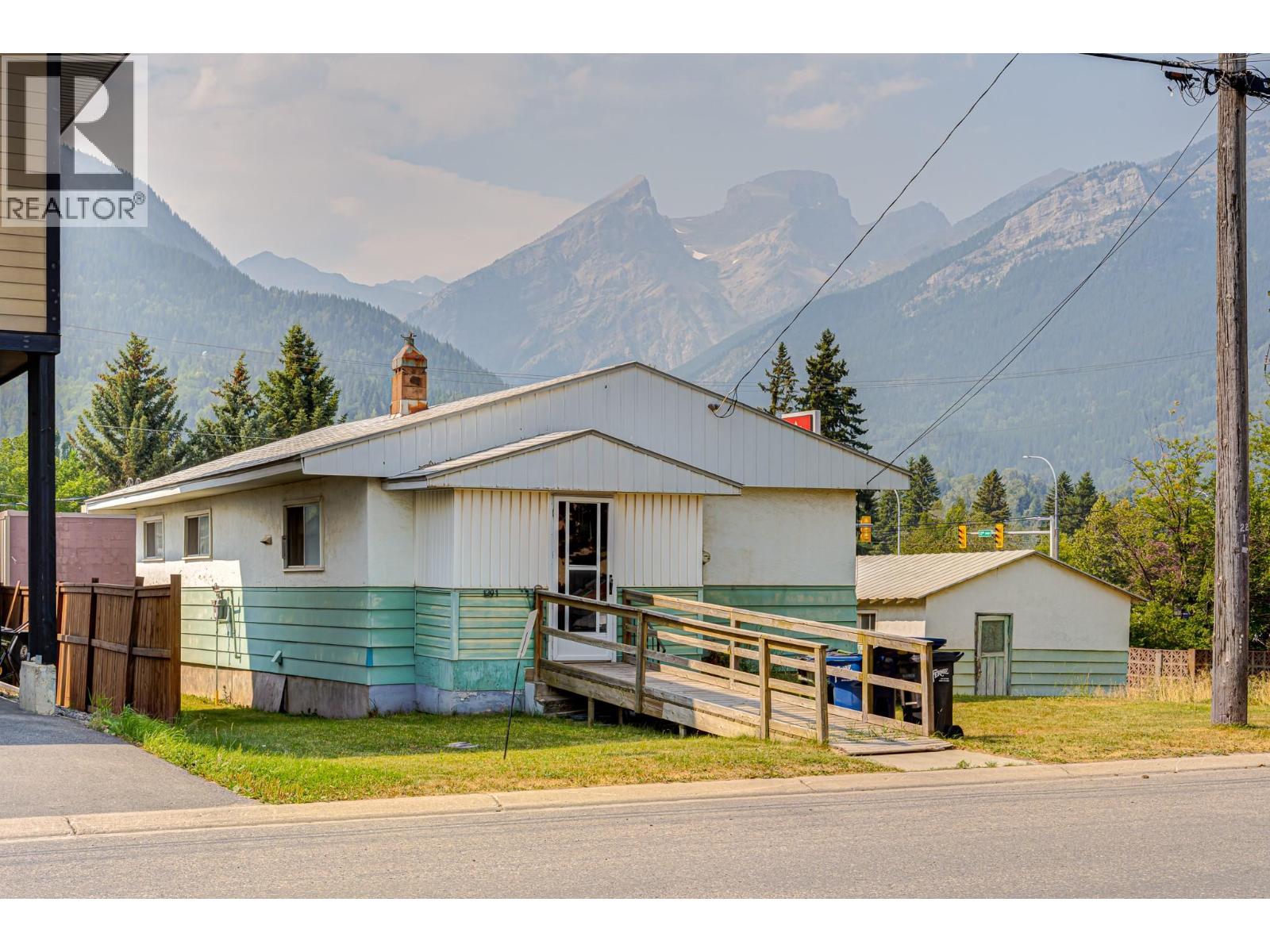 1291 6th Avenue, Fernie, British Columbia  V0B 1M0 - Photo 1 - 10395955