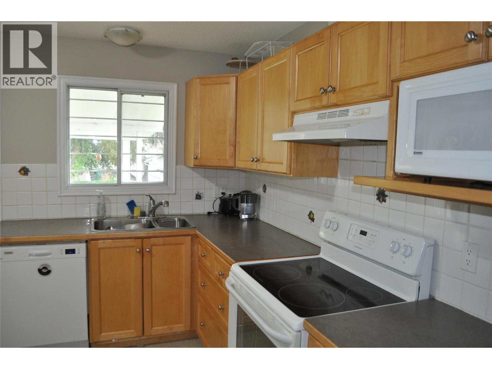 645 Pinetree Road, Kelowna, British Columbia  V1X 3G3 - Photo 6 - 10401028