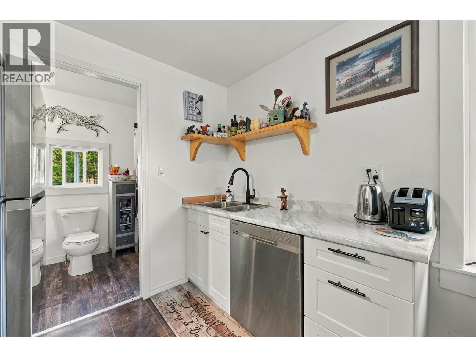 1385 6 Highway, Cherryville, British Columbia  V0E 2G1 - Photo 29 - 10401596