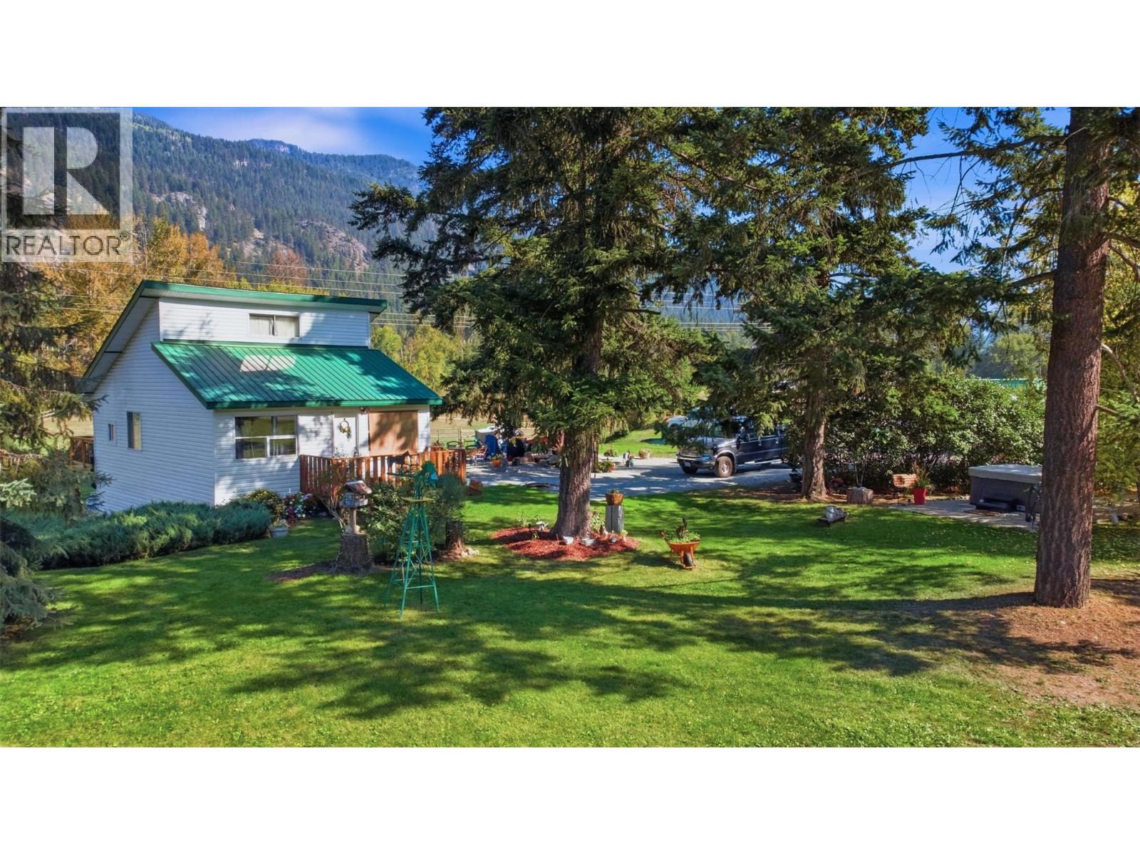 1385 6 Highway, Cherryville, British Columbia  V0E 2G1 - Photo 5 - 10401596