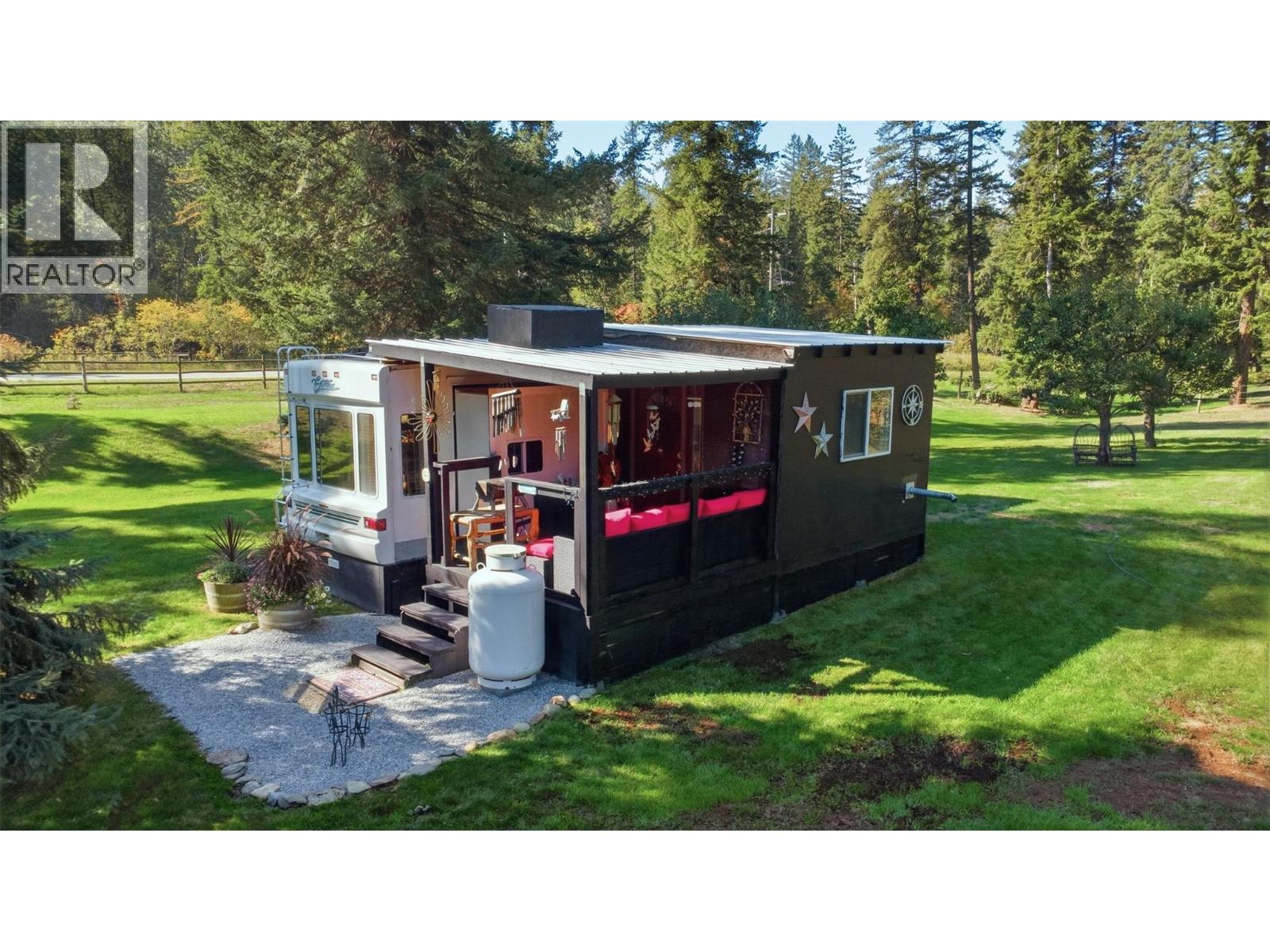 1385 6 Highway, Cherryville, British Columbia  V0E 2G1 - Photo 6 - 10401596