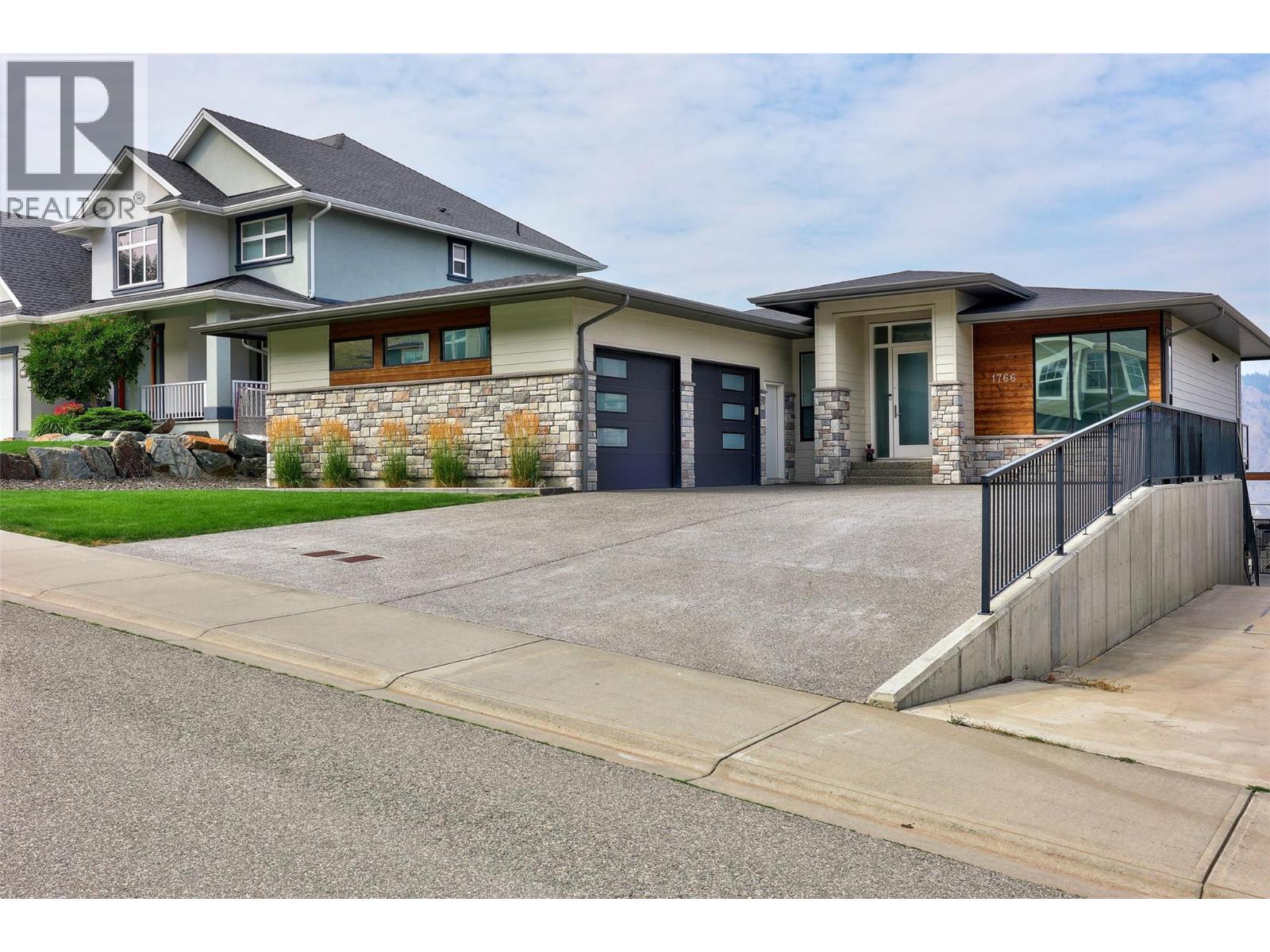 1766 Galore Place, Kamloops, British Columbia  V2E 0A7 - Photo 2 - 10401649