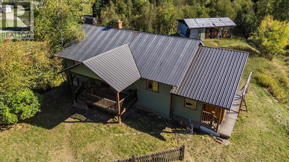 3168 Pass Creek Road, Crescent Valley, British Columbia  V0G 1H0 - Photo 1 - 10401618