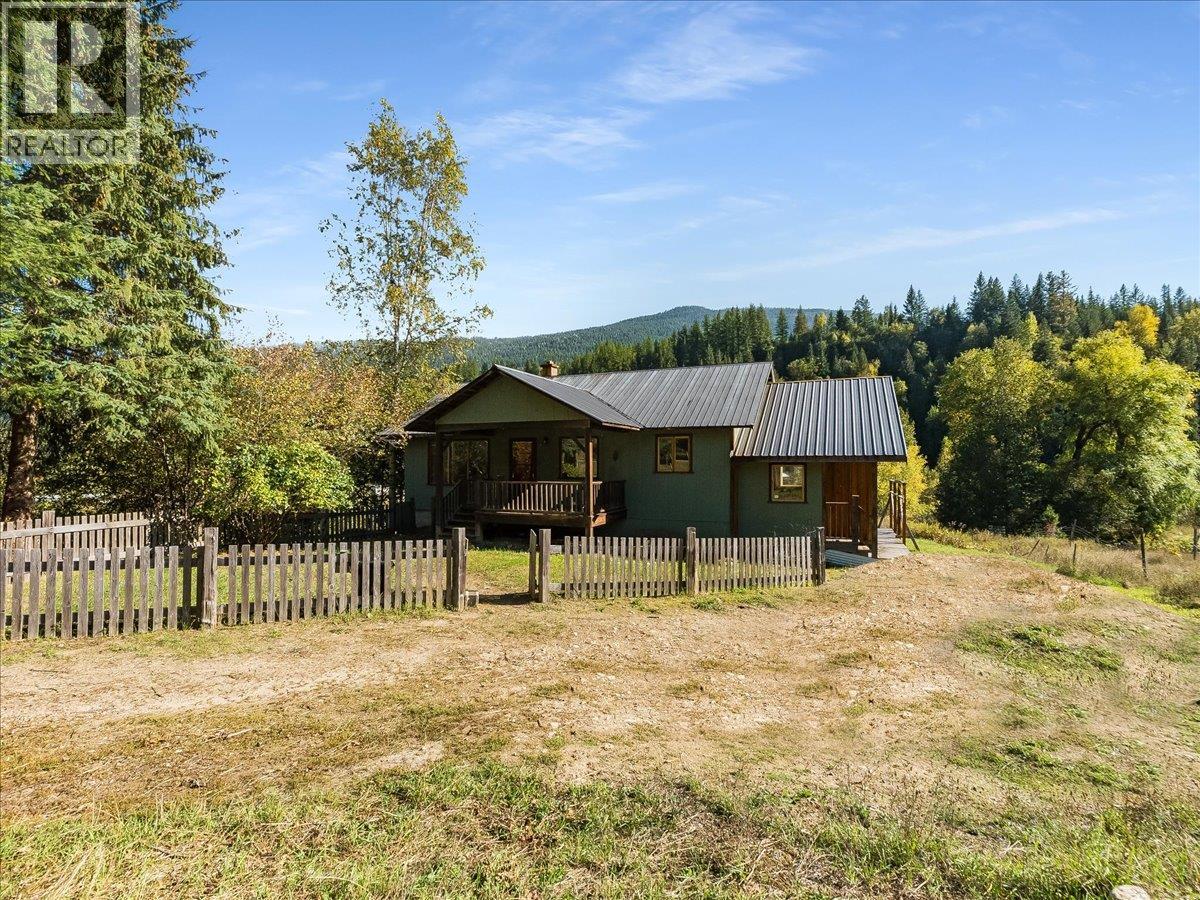 3168 Pass Creek Road, Crescent Valley, British Columbia  V0G 1H0 - Photo 2 - 10401618