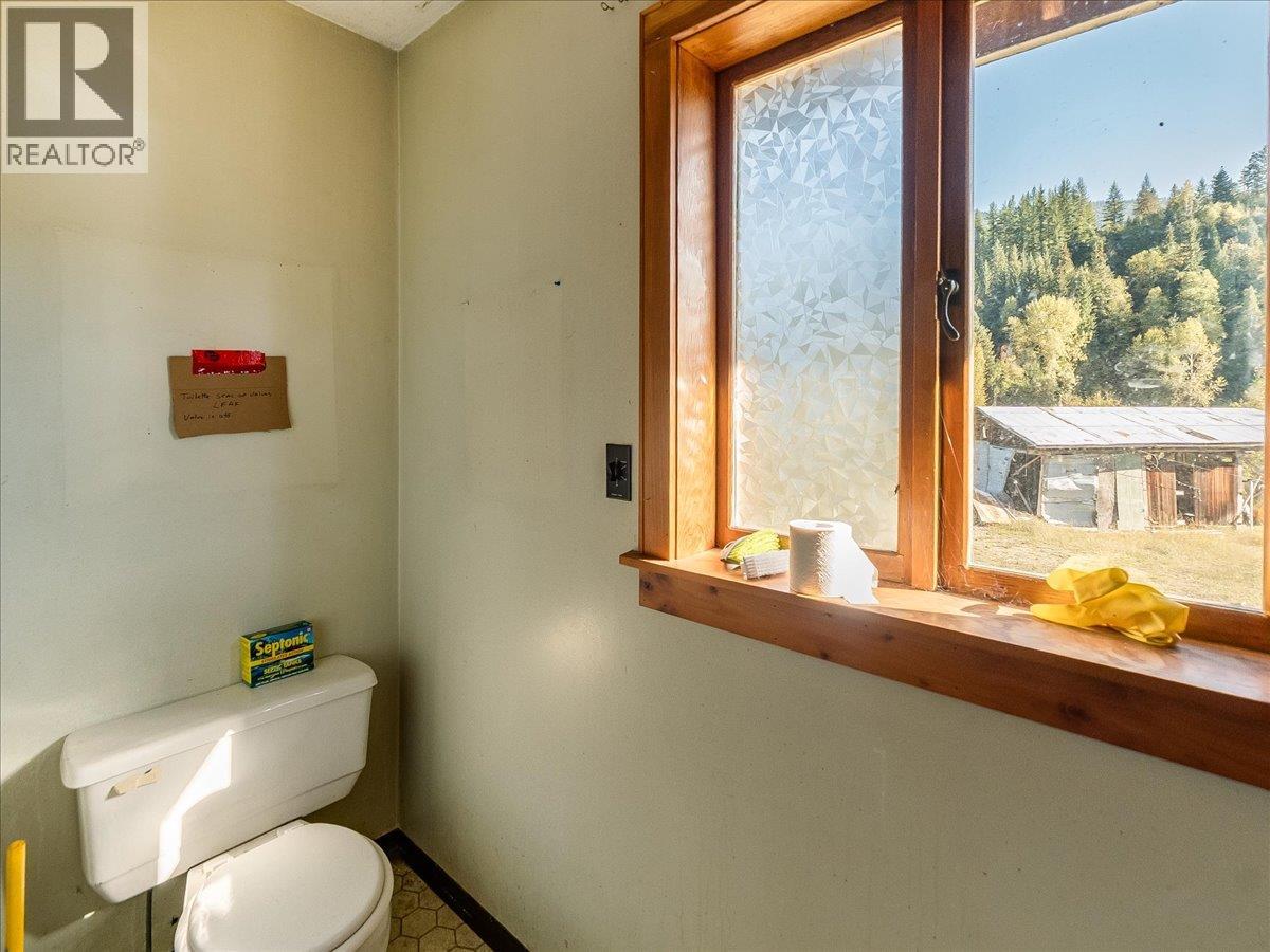 3168 Pass Creek Road, Crescent Valley, British Columbia  V0G 1H0 - Photo 20 - 10401618