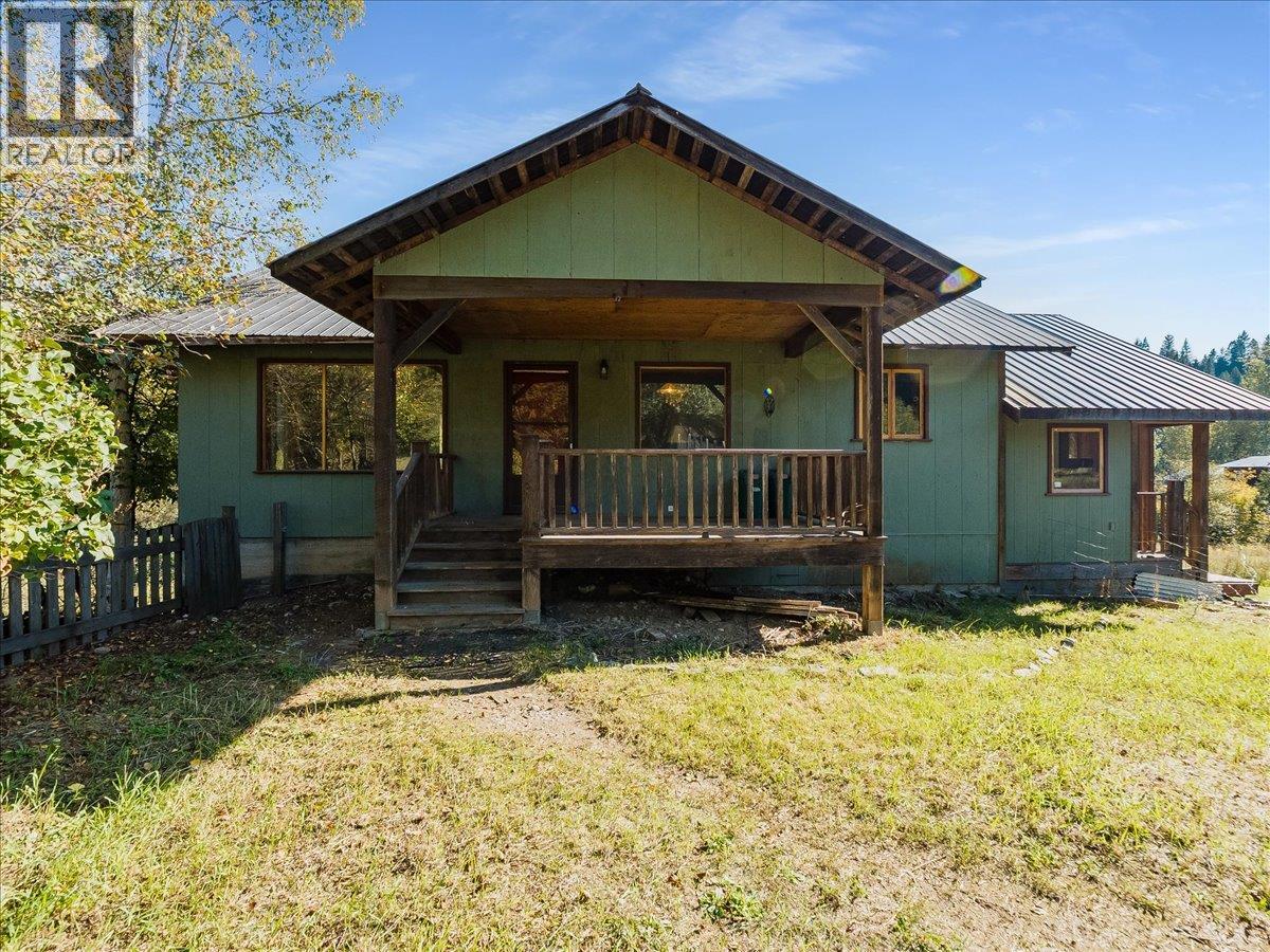 3168 Pass Creek Road, Crescent Valley, British Columbia  V0G 1H0 - Photo 3 - 10401618