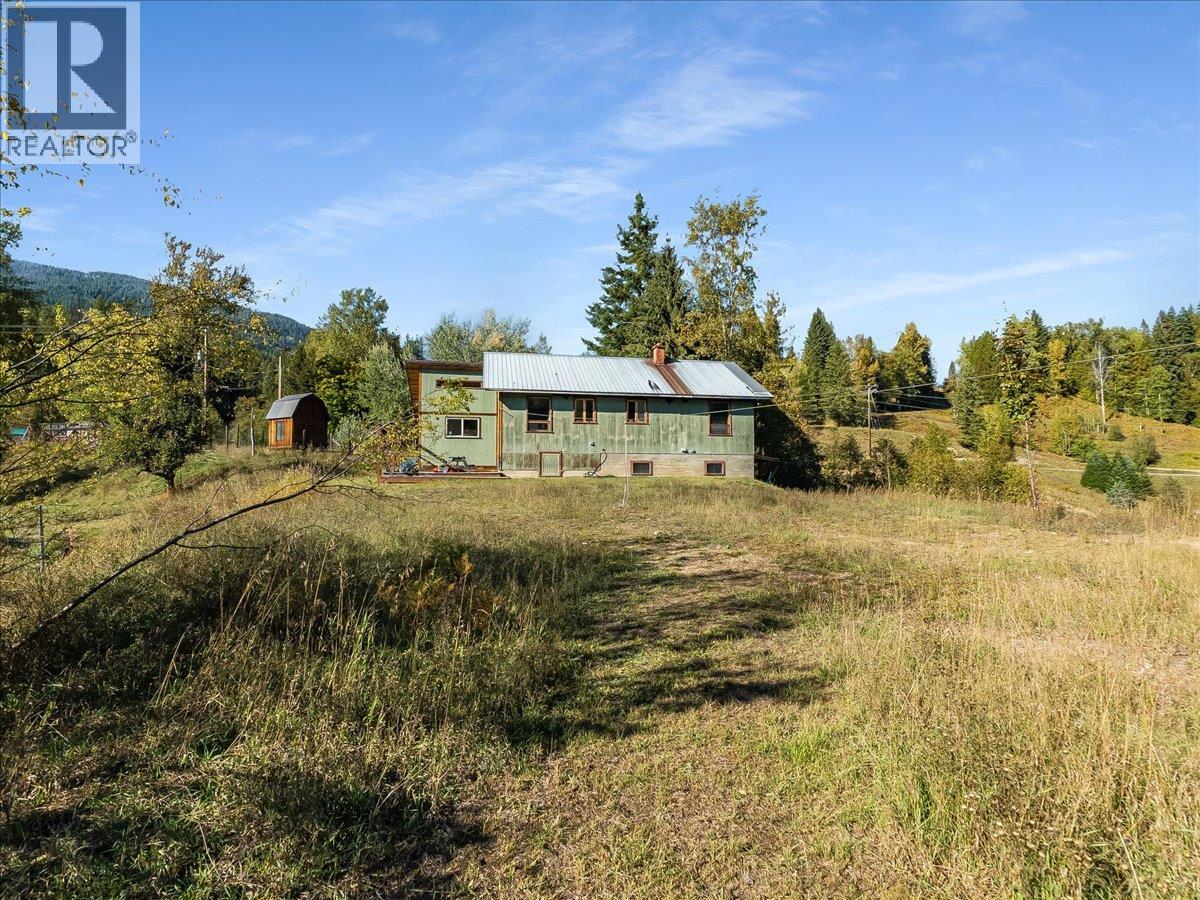 3168 Pass Creek Road, Crescent Valley, British Columbia  V0G 1H0 - Photo 4 - 10401618