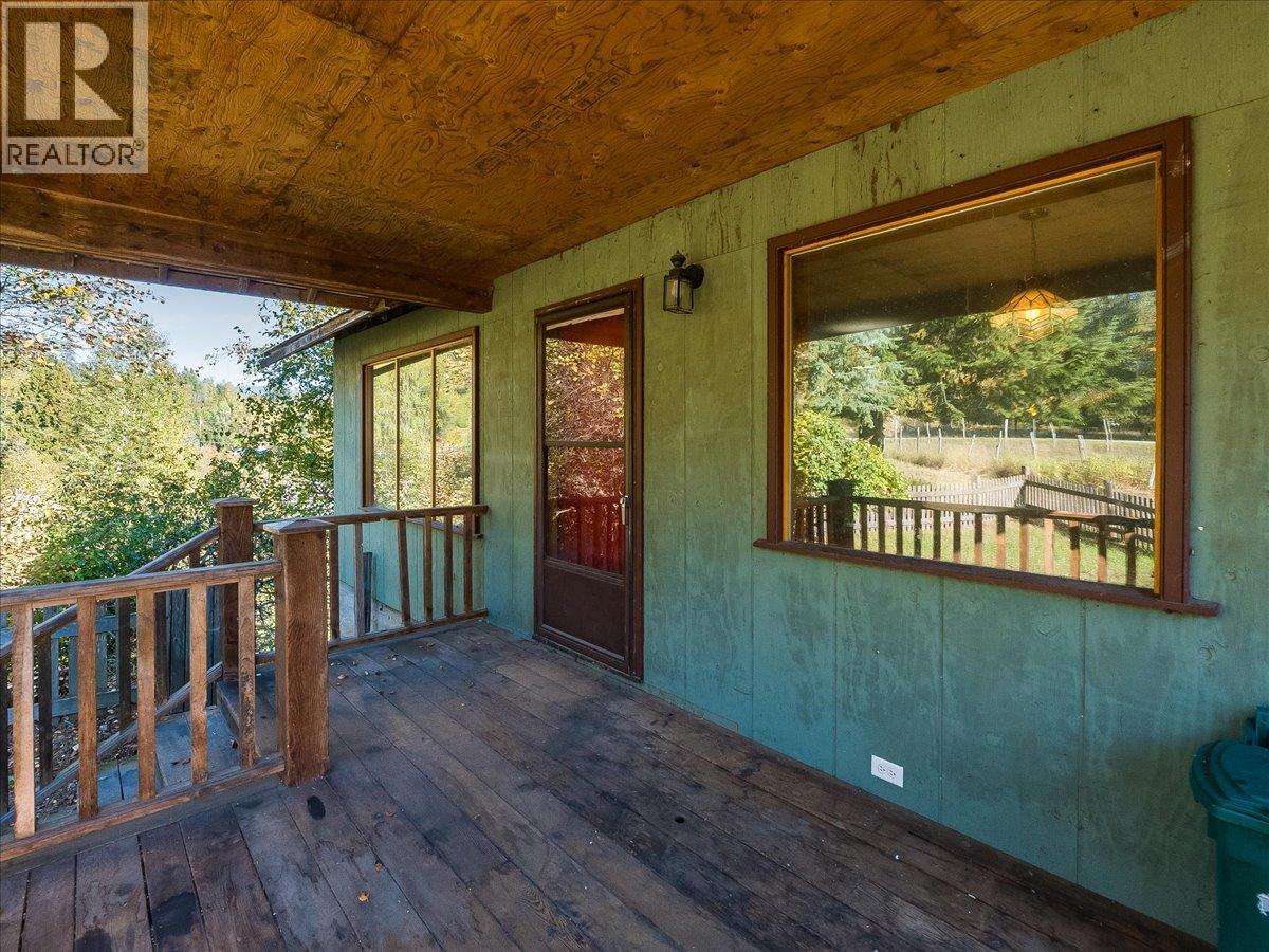 3168 Pass Creek Road, Crescent Valley, British Columbia  V0G 1H0 - Photo 5 - 10401618