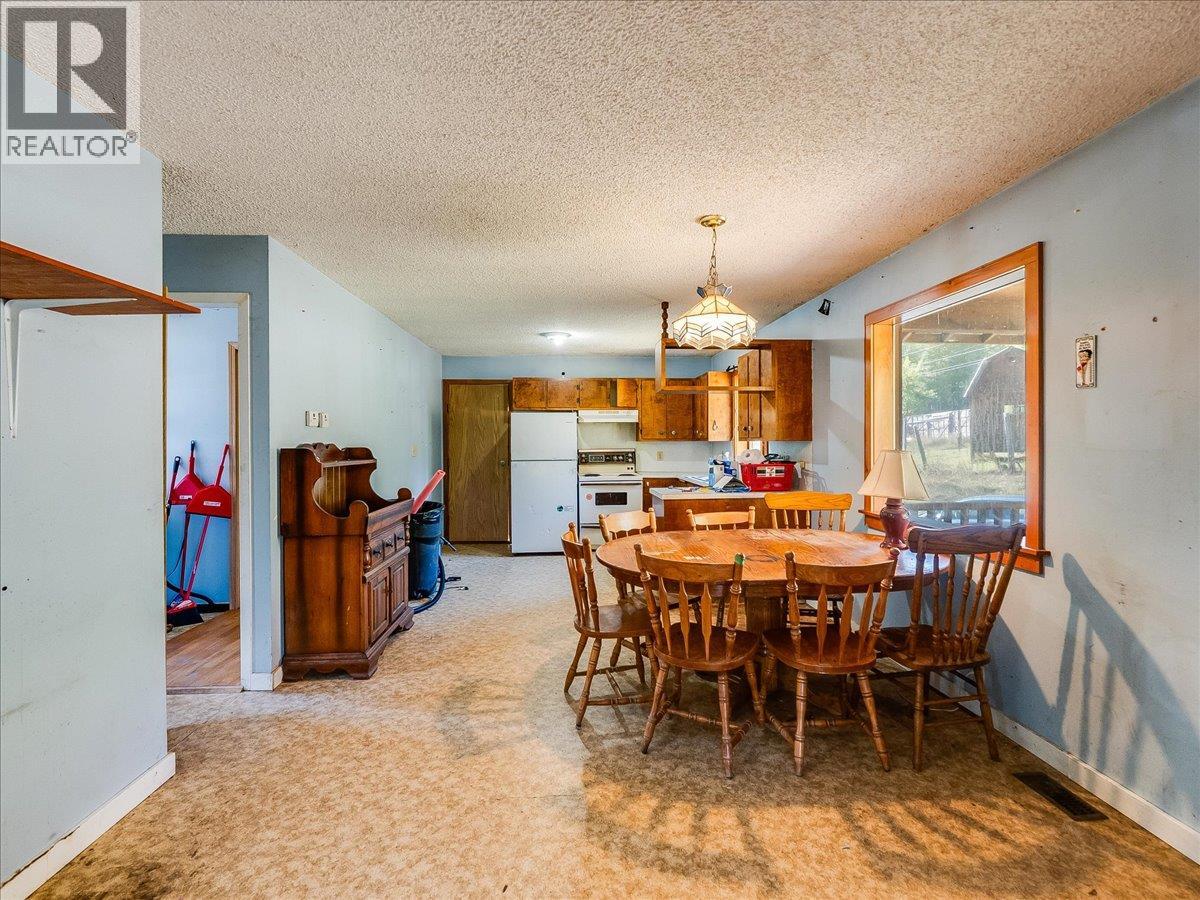 3168 Pass Creek Road, Crescent Valley, British Columbia  V0G 1H0 - Photo 9 - 10401618