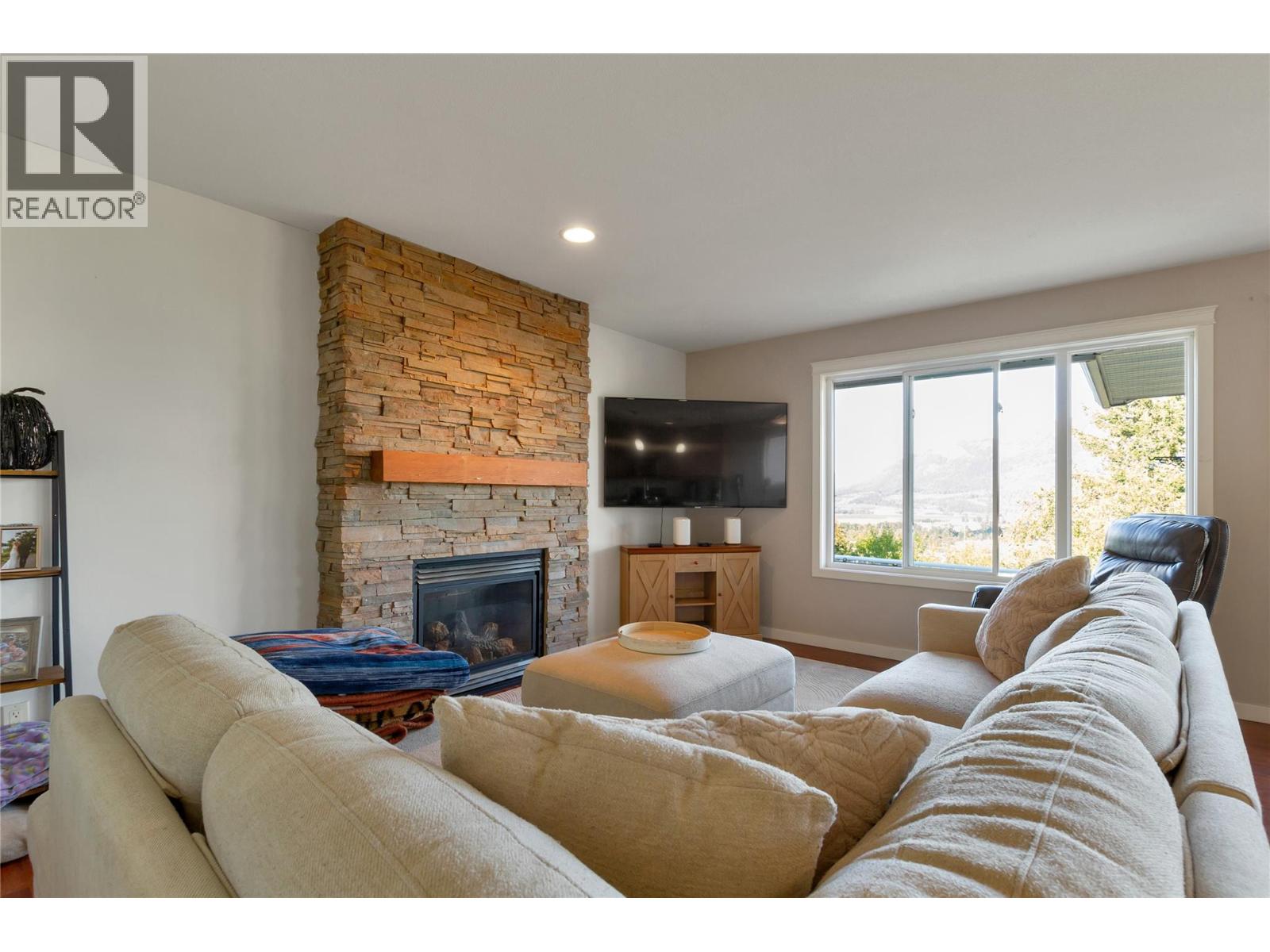 110 Red Rock Crescent, Enderby, British Columbia  V4Y 4B8 - Photo 2 - 10401722