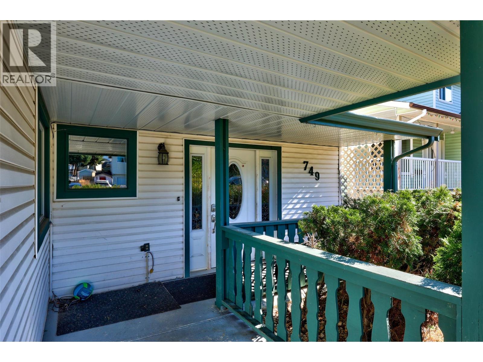 749 Robson Drive, Kamloops, British Columbia  V2E 2G7 - Photo 3 - 10401588
