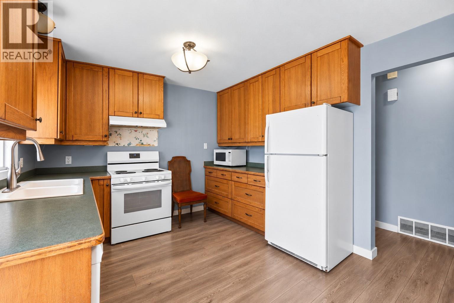 749 Robson Drive, Kamloops, British Columbia  V2E 2G7 - Photo 7 - 10401588