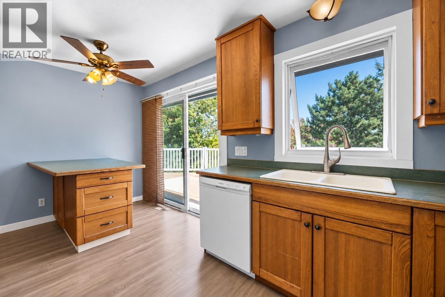 749 Robson Drive, Kamloops, British Columbia  V2E 2G7 - Photo 9 - 10401588