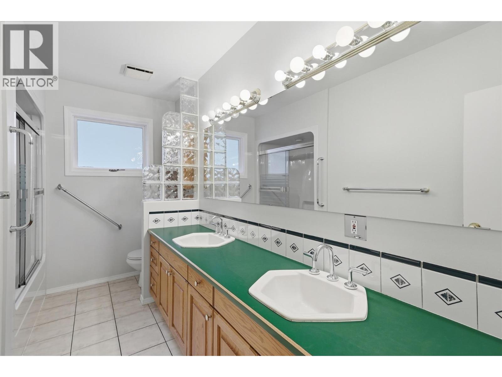 211 Connaught Road, Kamloops, British Columbia  V2C 1G5 - Photo 32 - 10401603