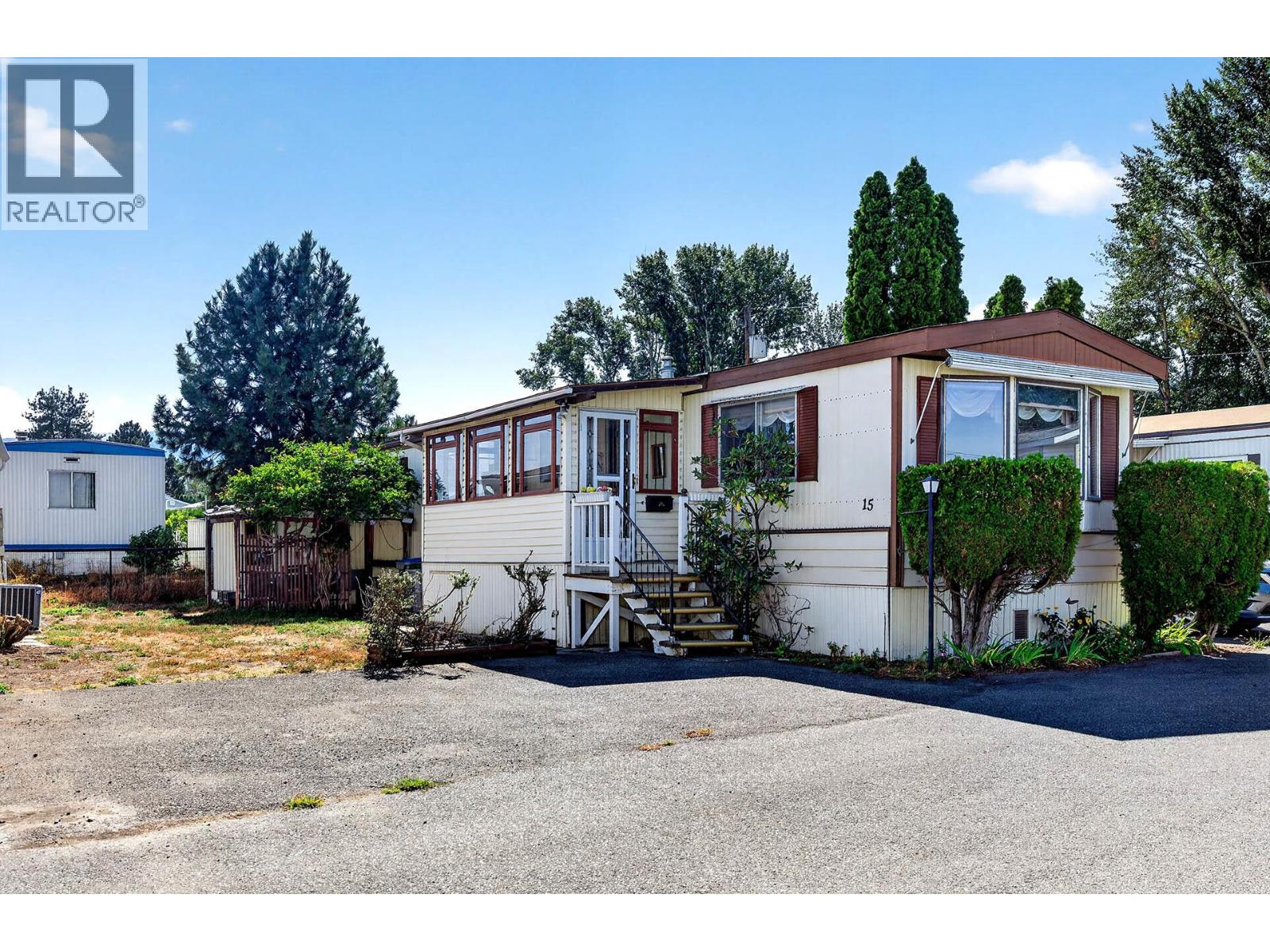 15 Mars Drive, Kamloops, British Columbia  V2B 1B3 - Photo 2 - 10401642