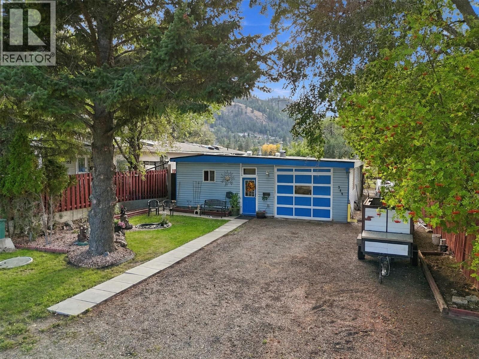 749 Klahanie Drive, Kamloops, British Columbia  V2C 5R1 - Photo 1 - 10401762