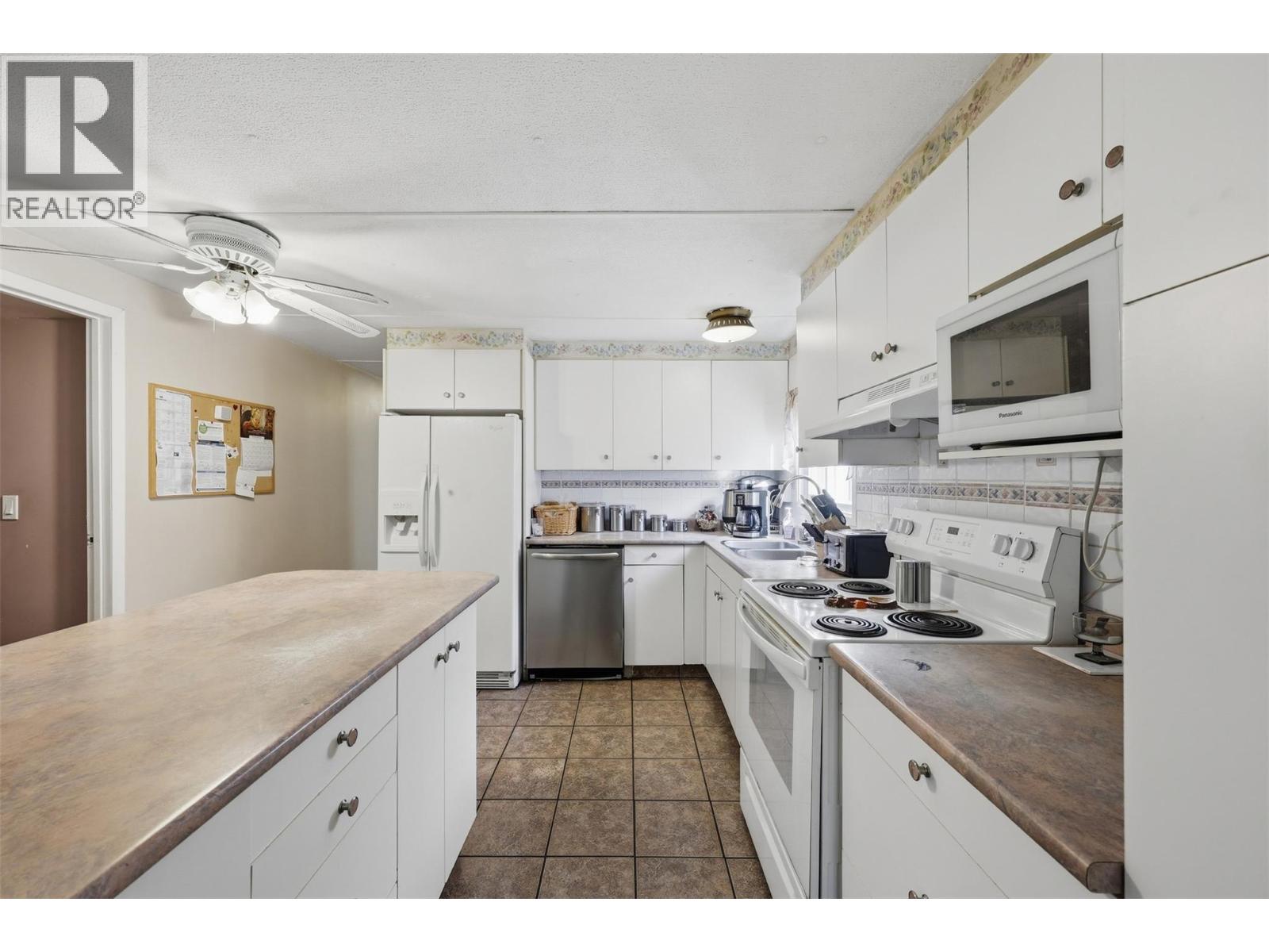 749 Klahanie Drive, Kamloops, British Columbia  V2C 5R1 - Photo 11 - 10401762