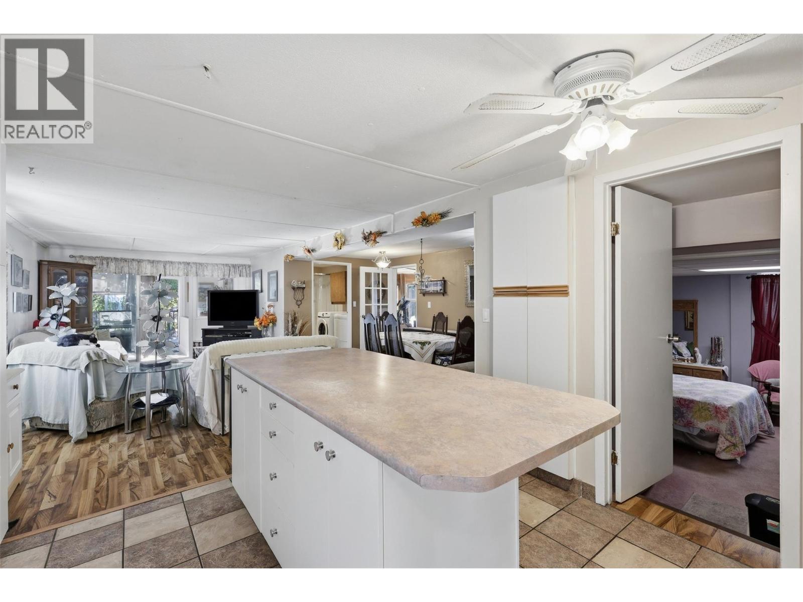 749 Klahanie Drive, Kamloops, British Columbia  V2C 5R1 - Photo 12 - 10401762
