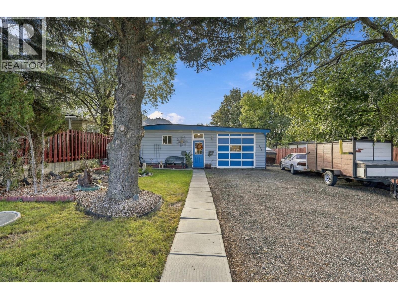749 Klahanie Drive, Kamloops, British Columbia  V2C 5R1 - Photo 2 - 10401762