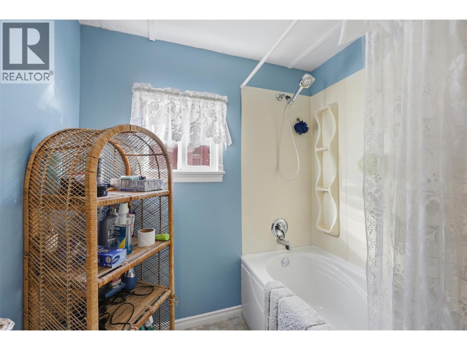 749 Klahanie Drive, Kamloops, British Columbia  V2C 5R1 - Photo 29 - 10401762