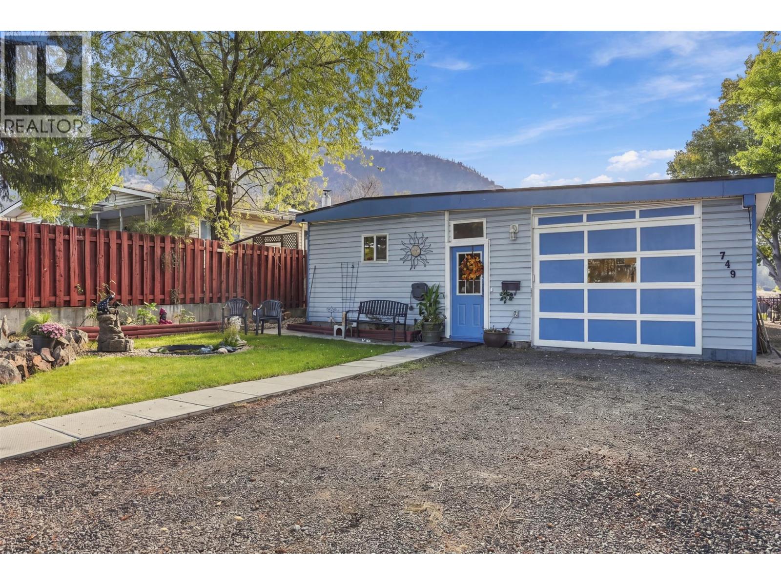 749 Klahanie Drive, Kamloops, British Columbia  V2C 5R1 - Photo 3 - 10401762