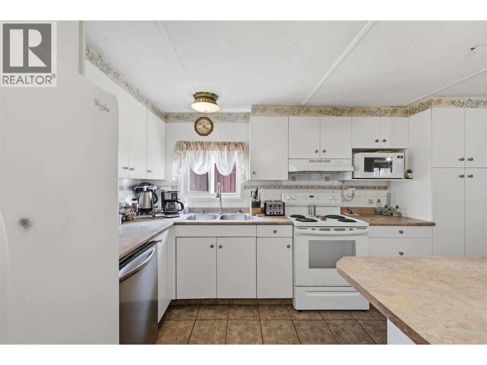749 Klahanie Drive, Kamloops, British Columbia  V2C 5R1 - Photo 9 - 10401762