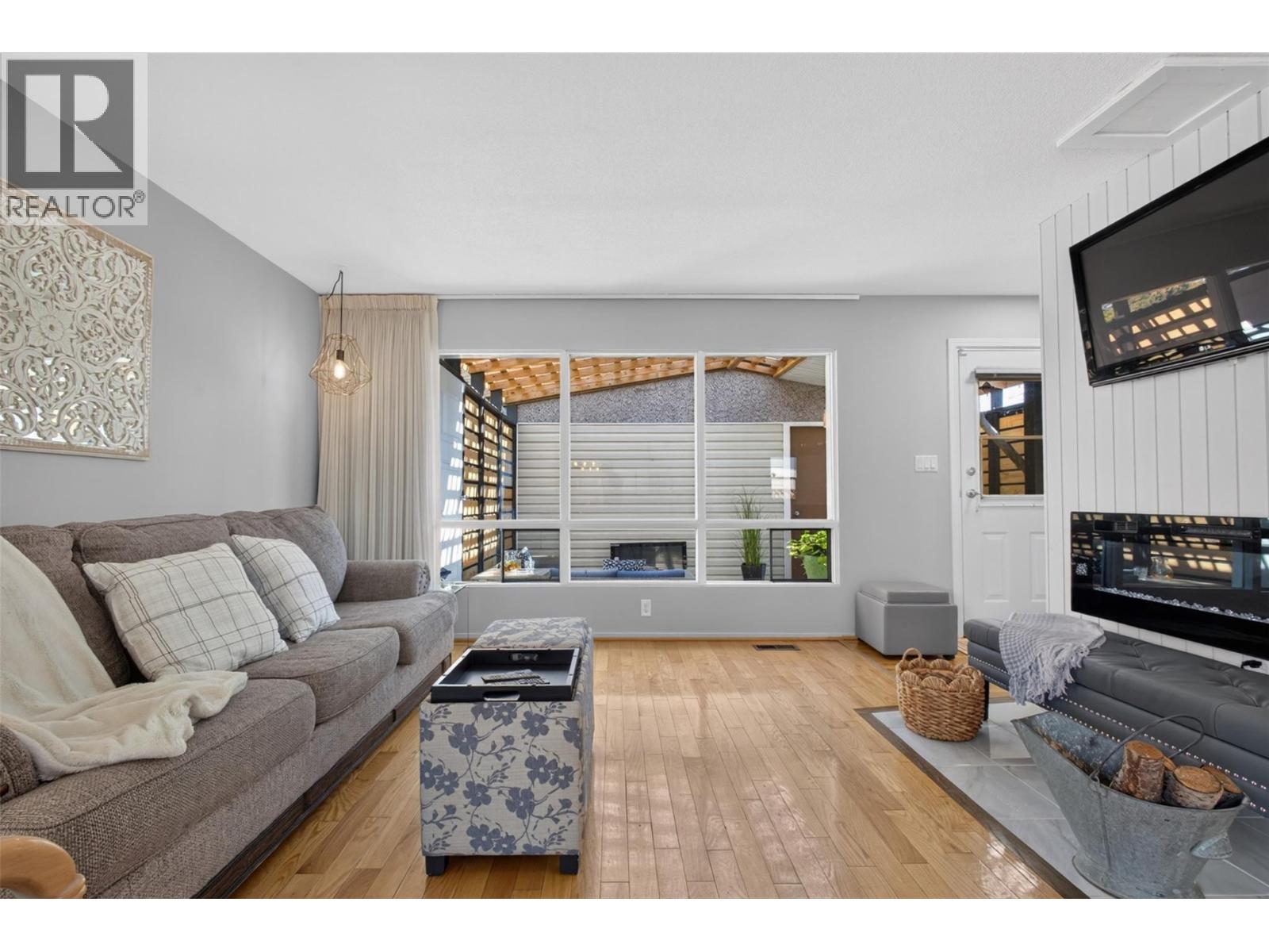 1261 Lawson Avenue, Kelowna, British Columbia  V1Y 6V1 - Photo 4 - 10400817