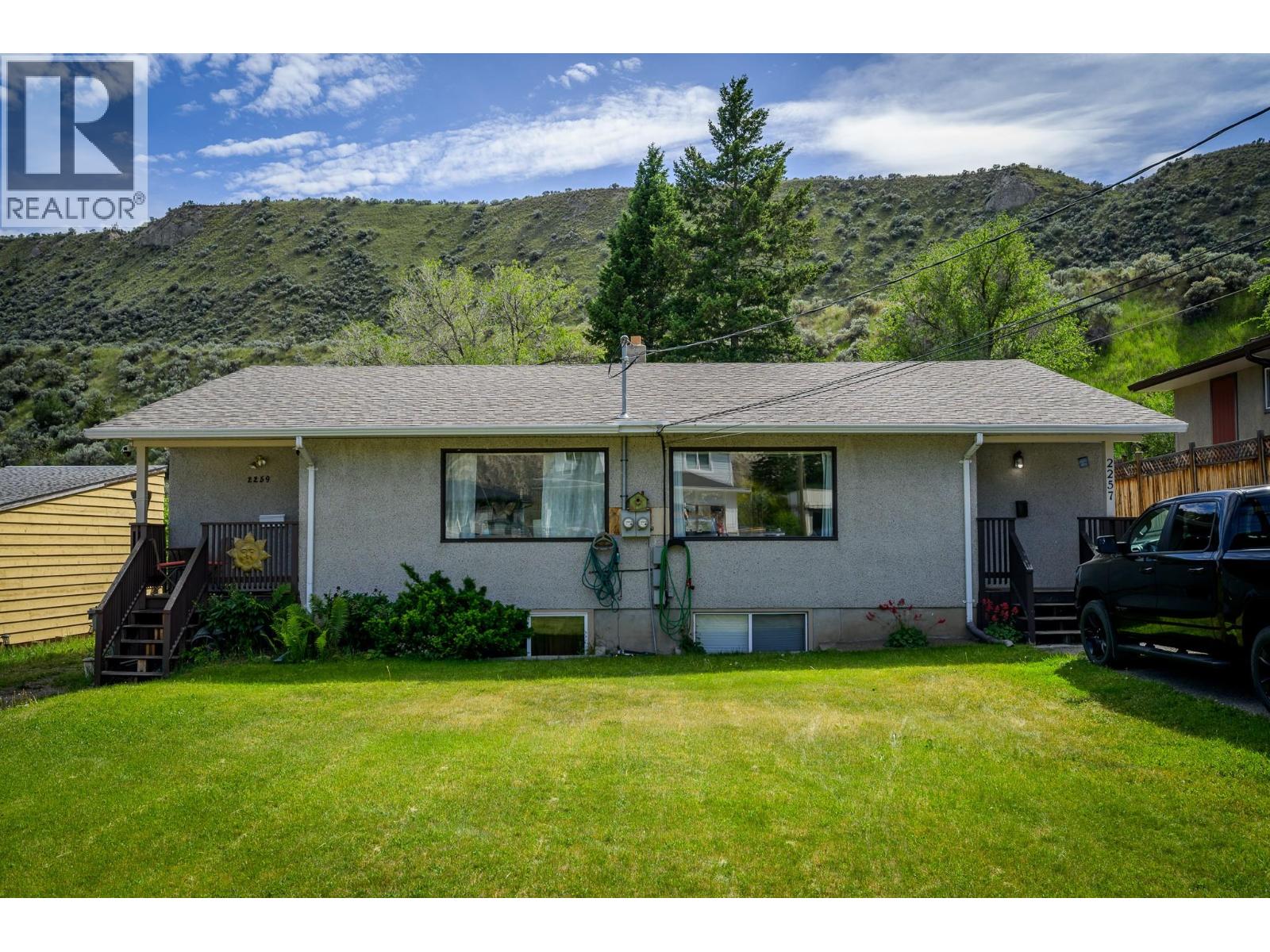 2257/2259 Valleyview Drive, Kamloops, British Columbia  V2C 4C8 - Photo 1 - 10401715