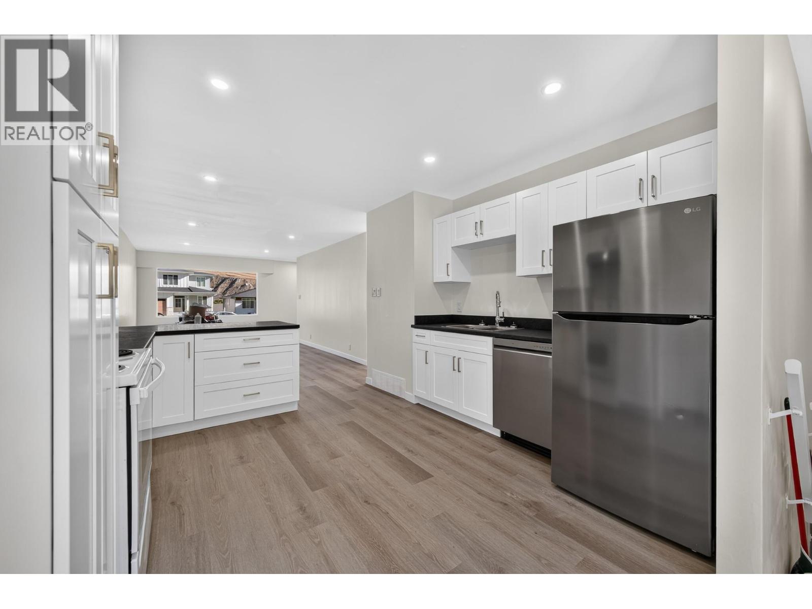 2257/2259 Valleyview Drive, Kamloops, British Columbia  V2C 4C8 - Photo 6 - 10401715