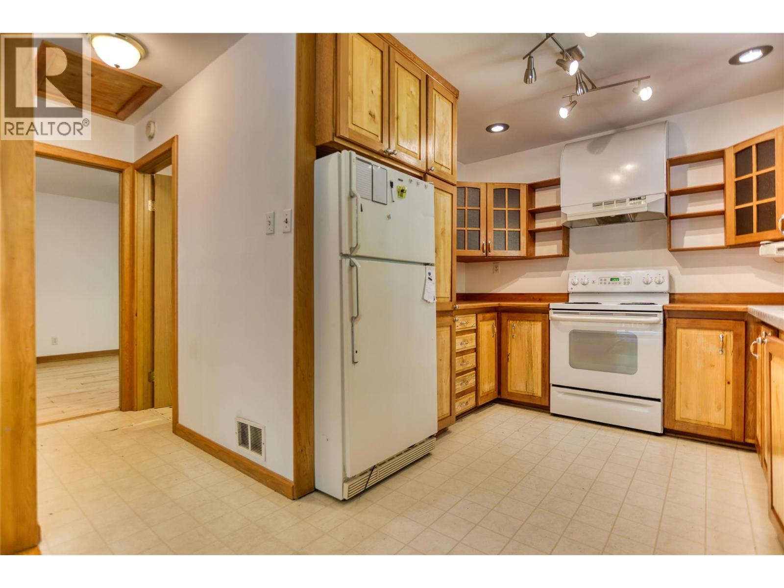 113 Wesco Road, Ymir, British Columbia  V0G 2K0 - Photo 16 - 10401678