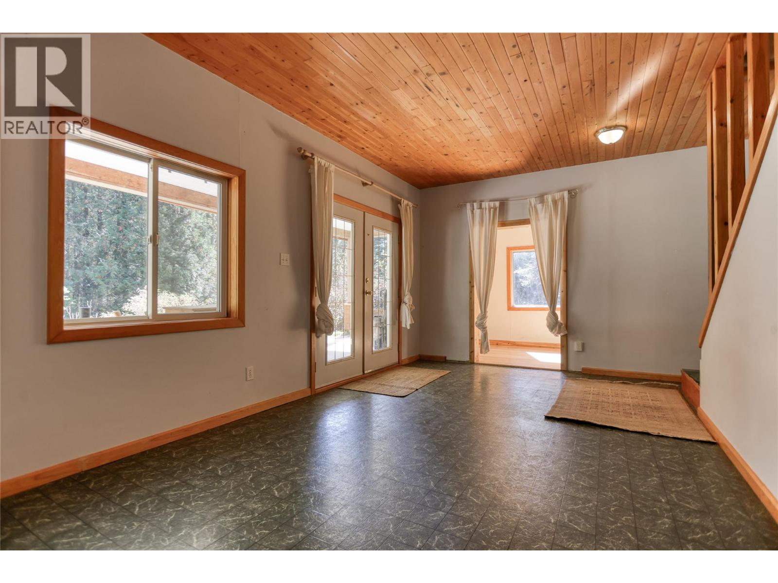113 Wesco Road, Ymir, British Columbia  V0G 2K0 - Photo 9 - 10401678