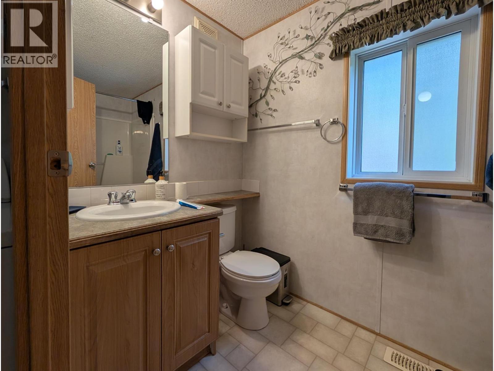 5745 Gun Lake Road W, Gold Bridge, British Columbia  V0K 1P0 - Photo 12 - 10401528