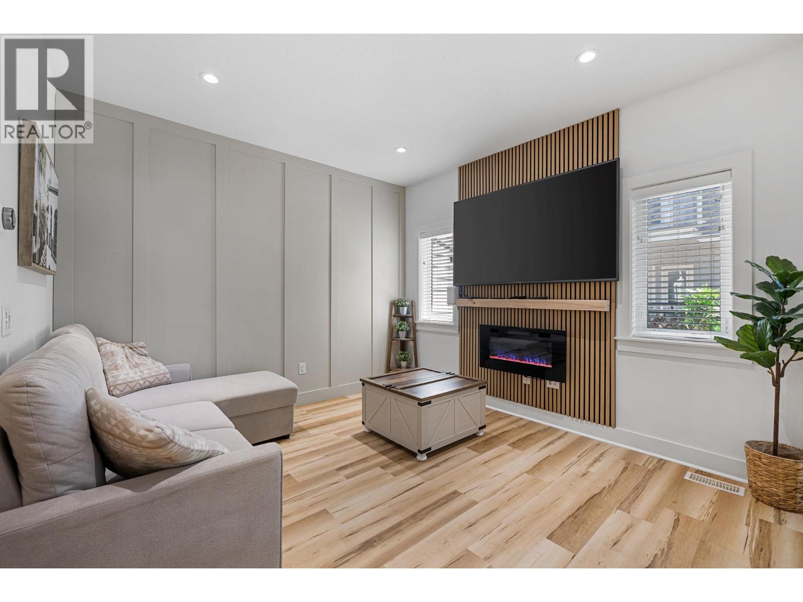 644 Lequime Road Unit# 15, Kelowna, British Columbia  V1W 1A4 - Photo 3 - 10401463