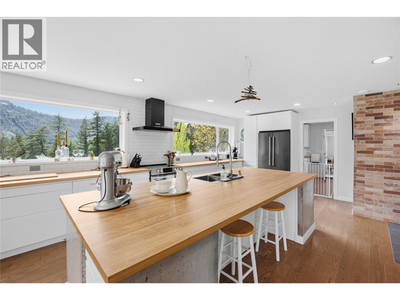 746 Mcmurray Road, Kaleden, British Columbia  V0H 1K0 - Photo 6 - 10401247